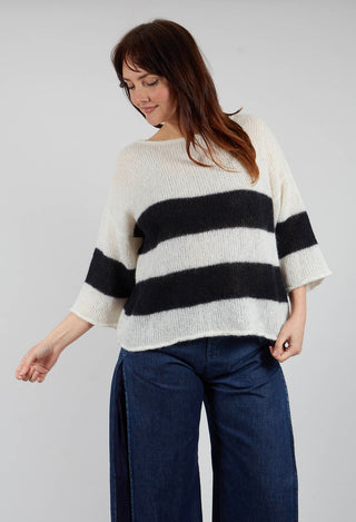 Light and Fluffy Pullover in Off White and Nero