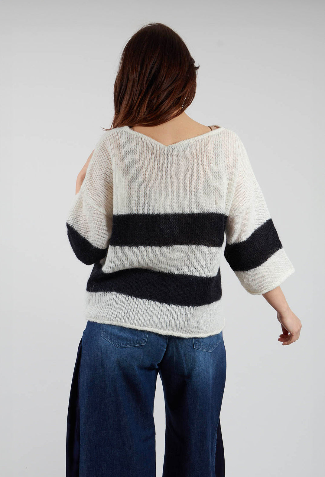 Light and Fluffy Pullover in Off White and Nero