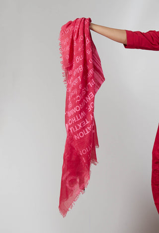 Lightweight Scarf with Raw Edges in Chili Print