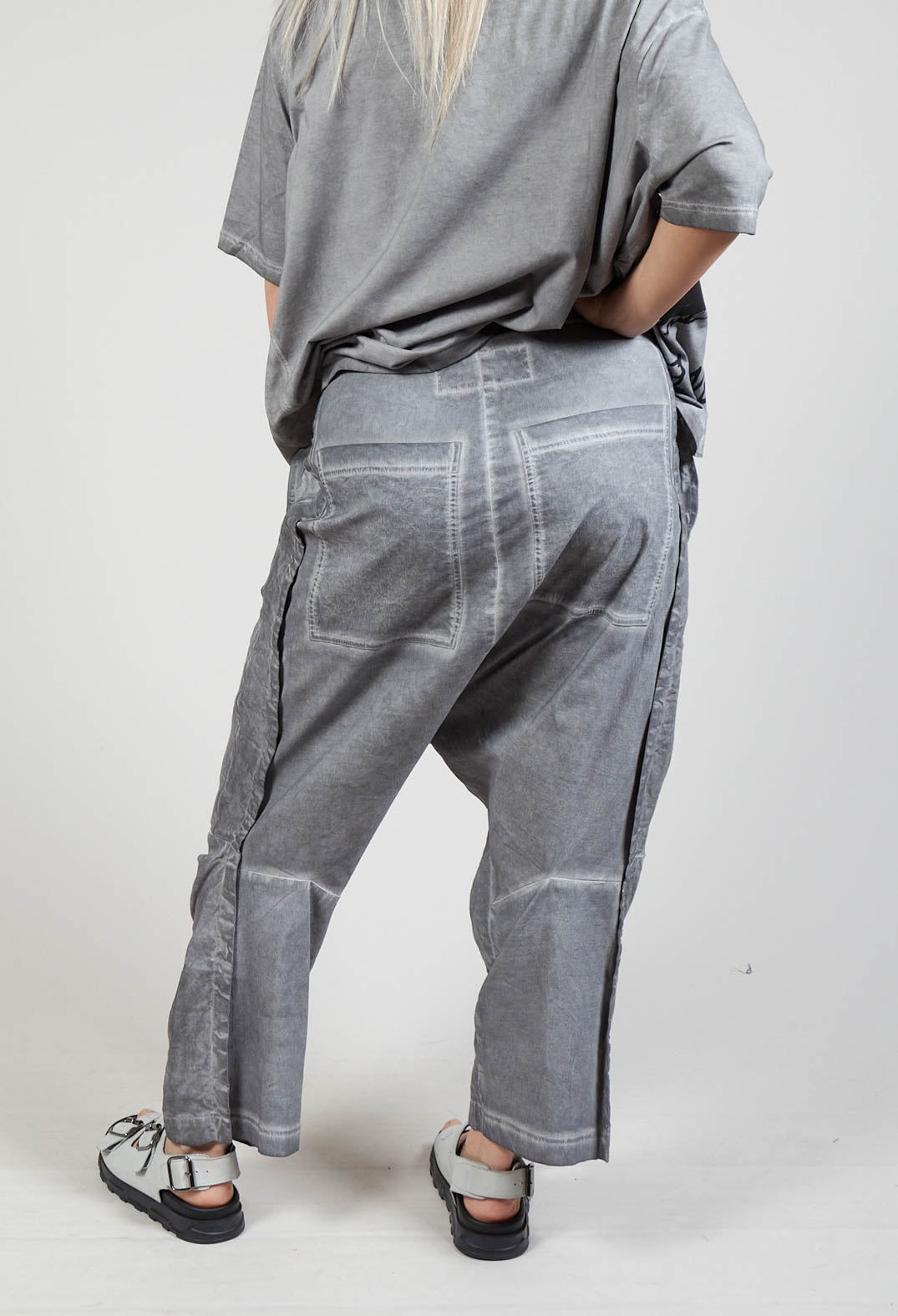 Linen Crease Trousers in C.Coal 70% Cloud