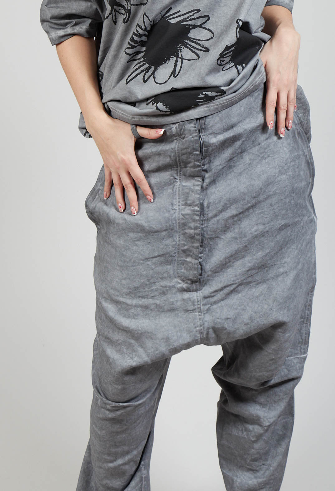 Linen Crease Trousers in C.Coal 70% Cloud