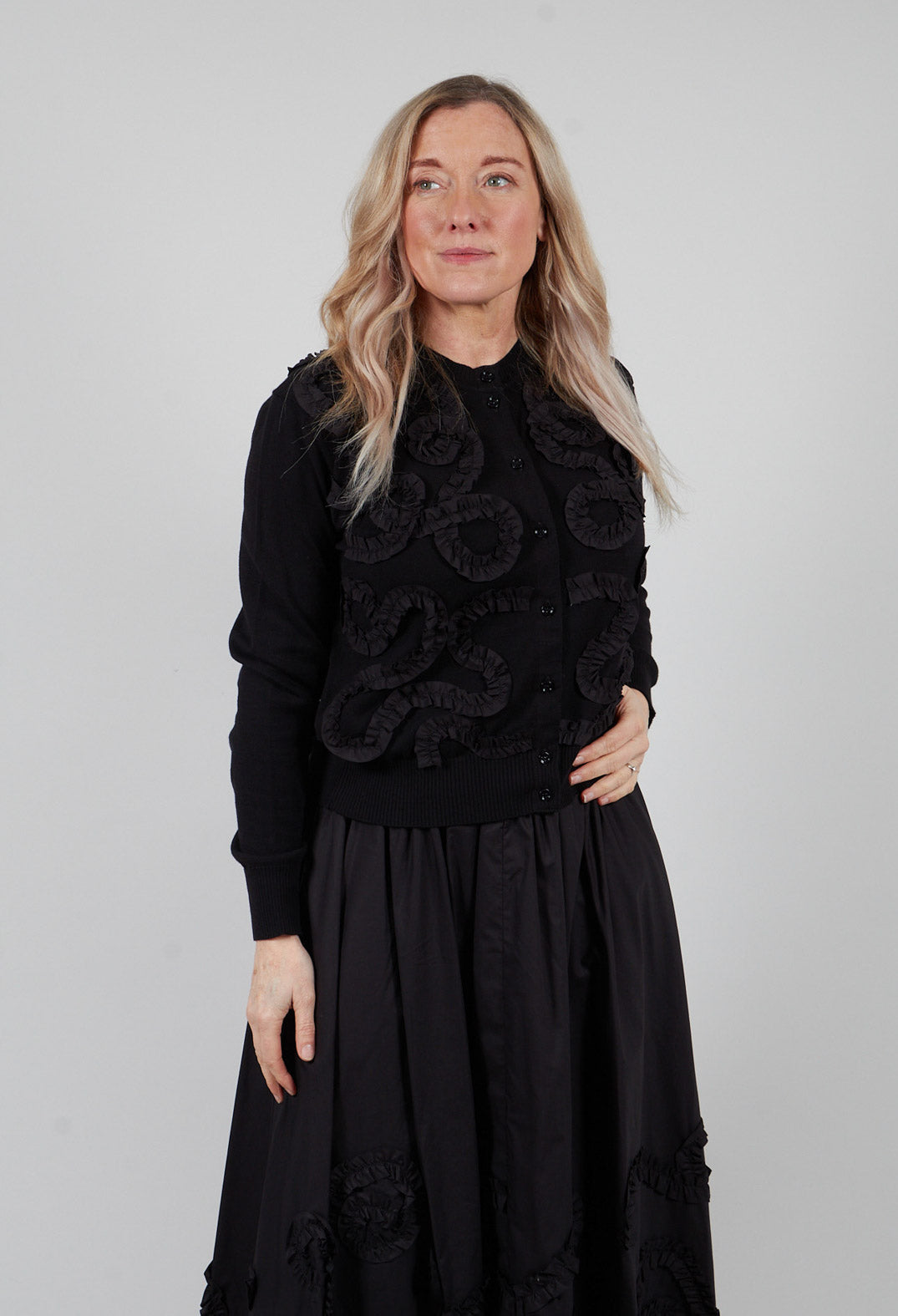 Long Sleeved Cardigan in Nero