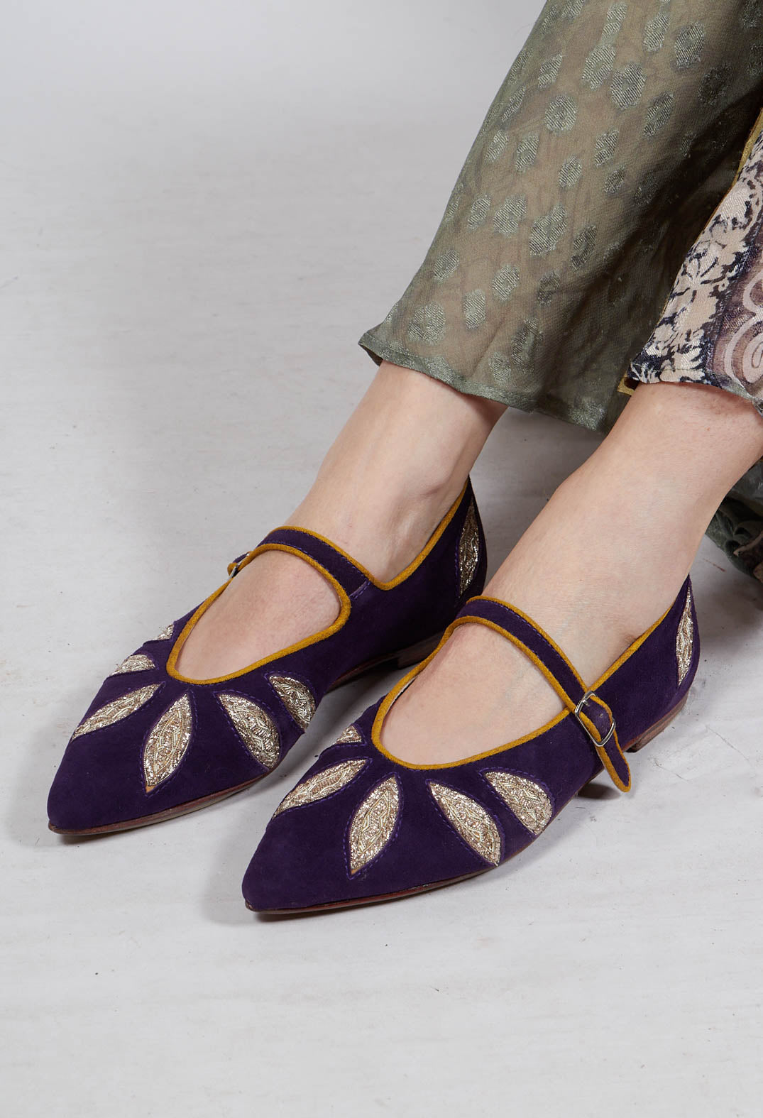 Lulu Point Shoes in Suede Purple Volga