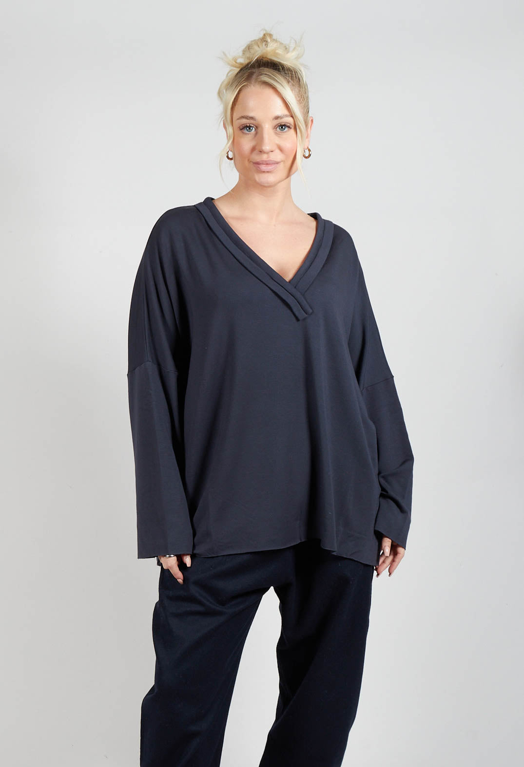 Modelo Top in Carbon Blue