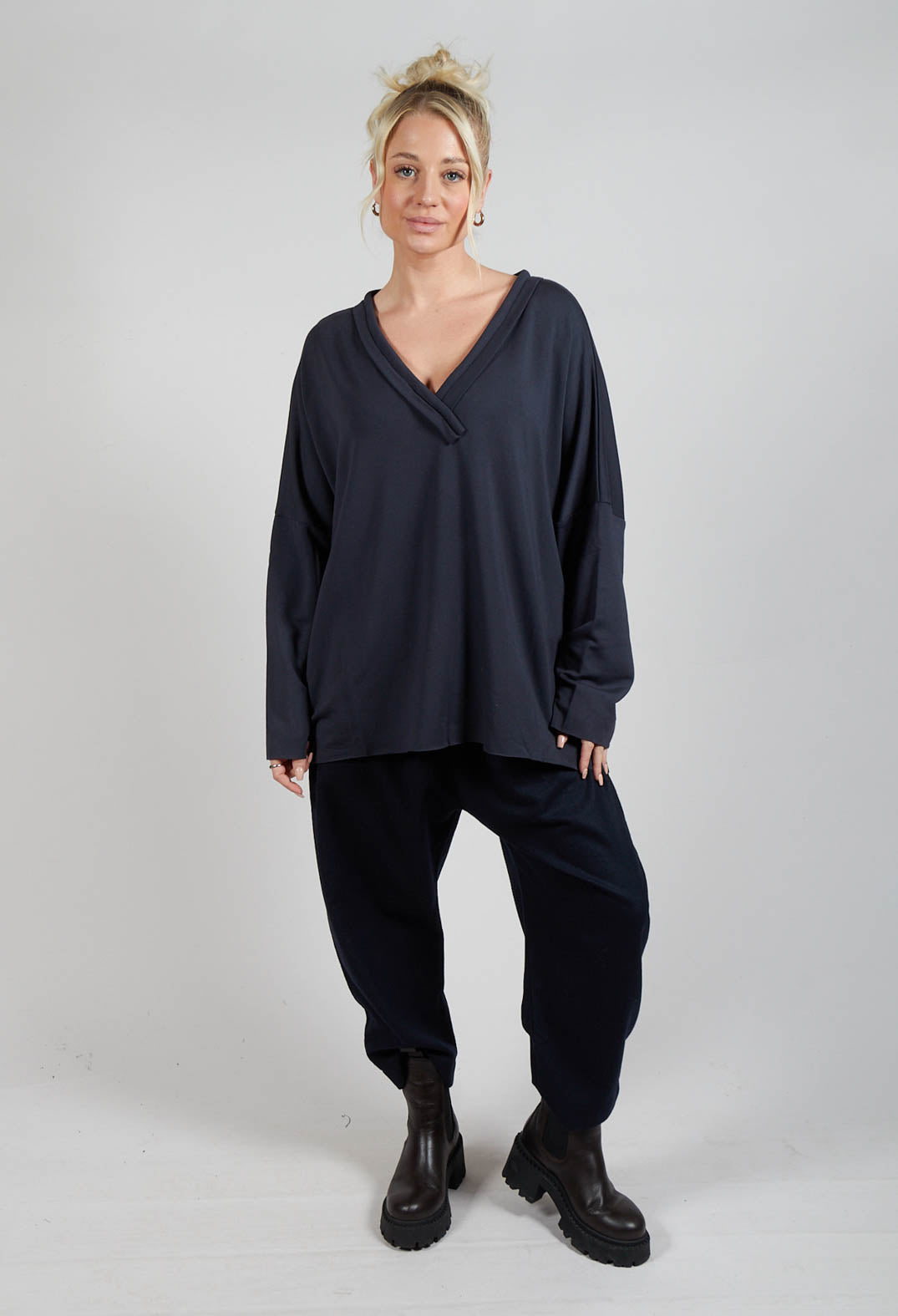 Modelo Top in Carbon Blue