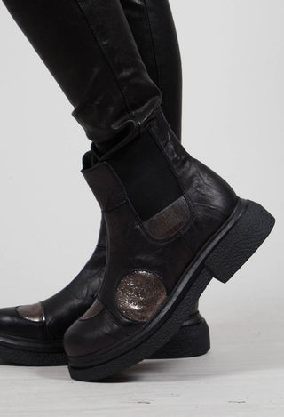 Mois Chelsea Boot in Black
