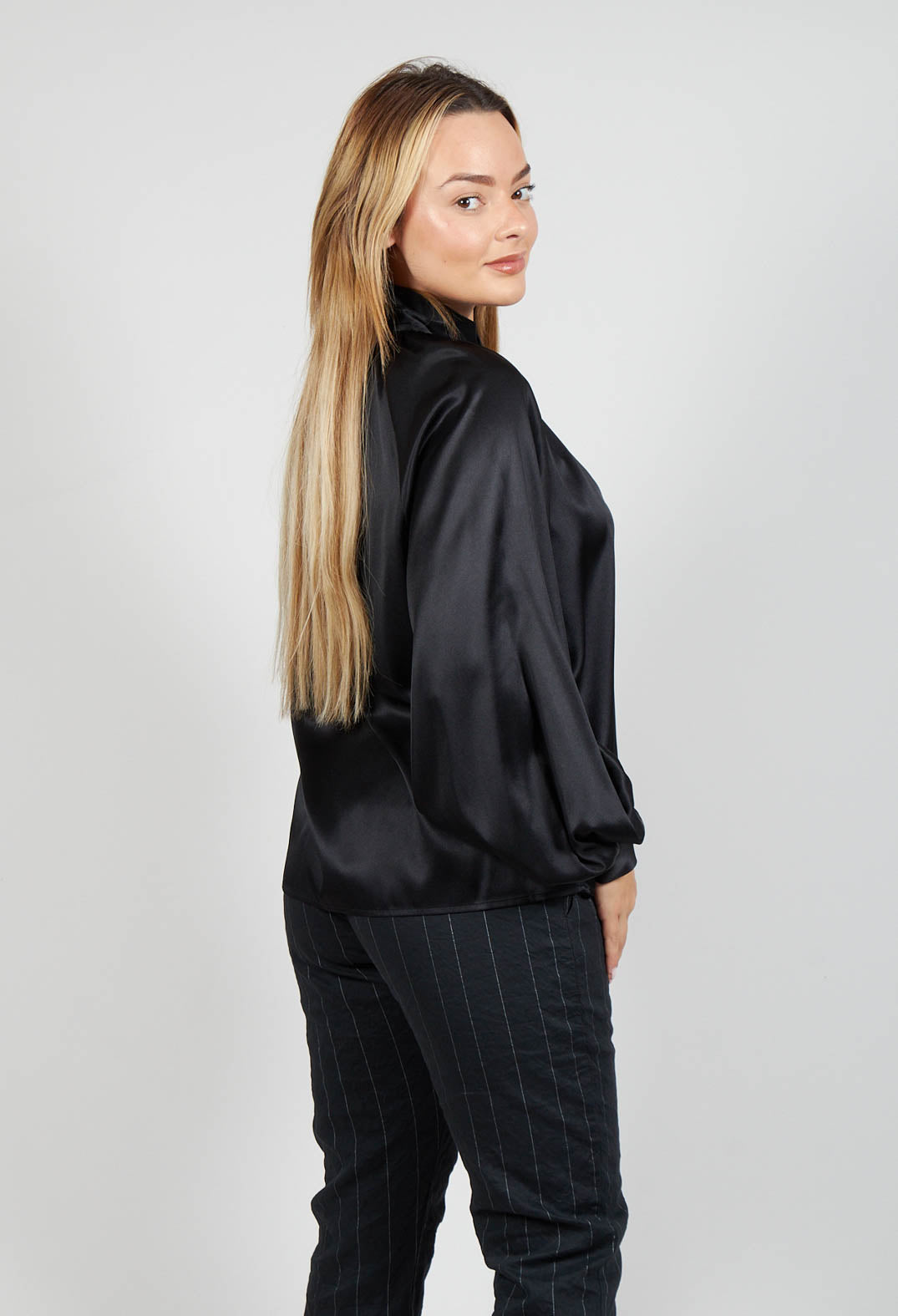 Nitadea Blouse in Black