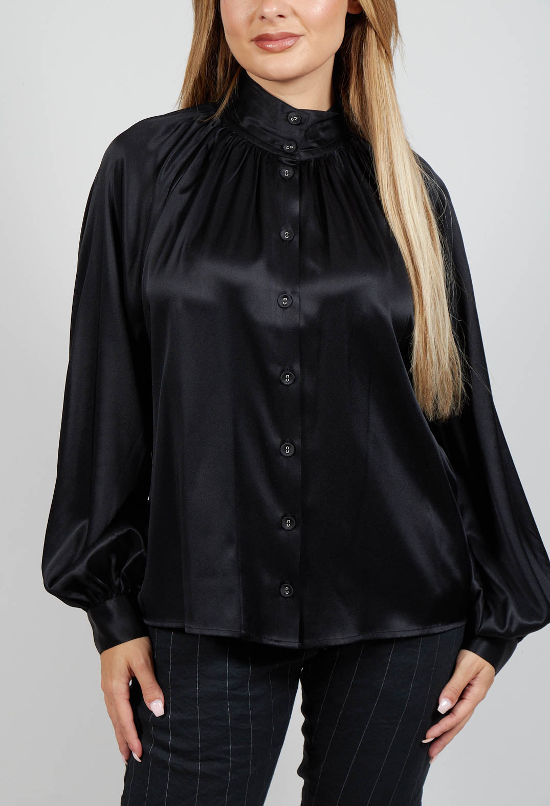 Nitadea Blouse in Black