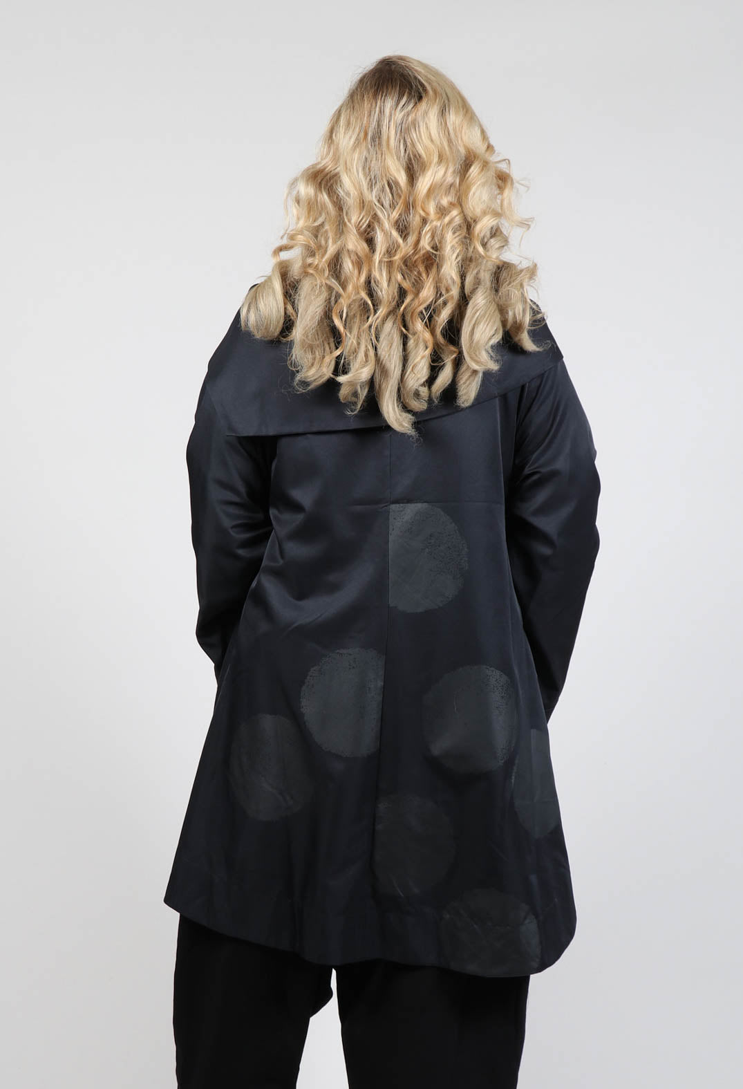Open Collar Coat with Print in Black