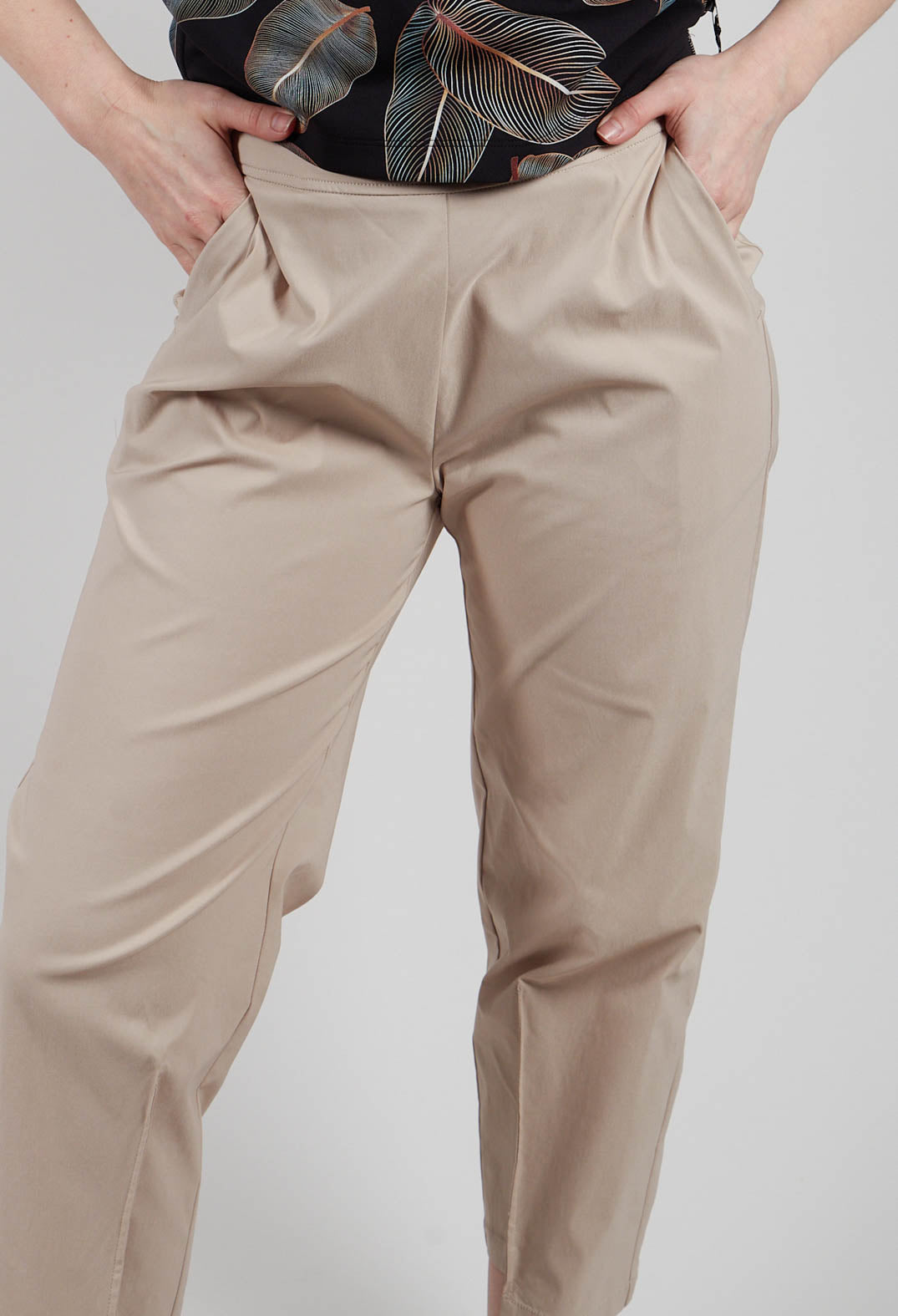 Opik Pants in Sand Beige