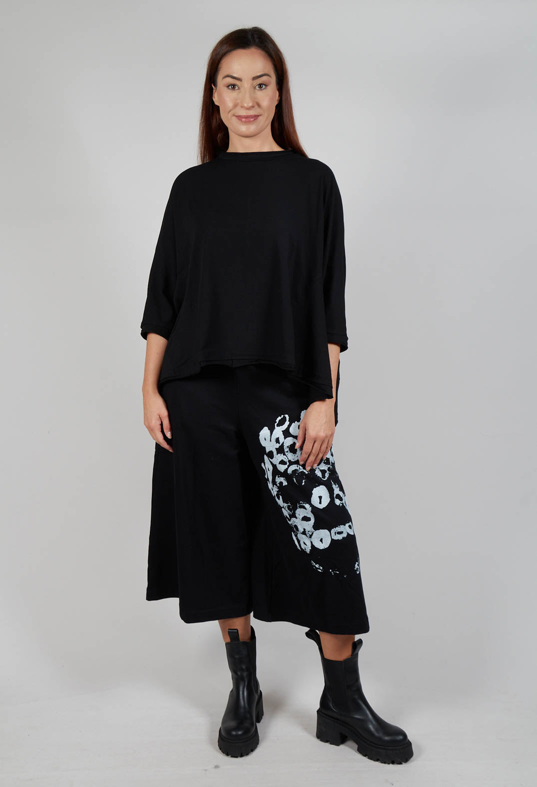 Overszied Dipped Hem Top in Black