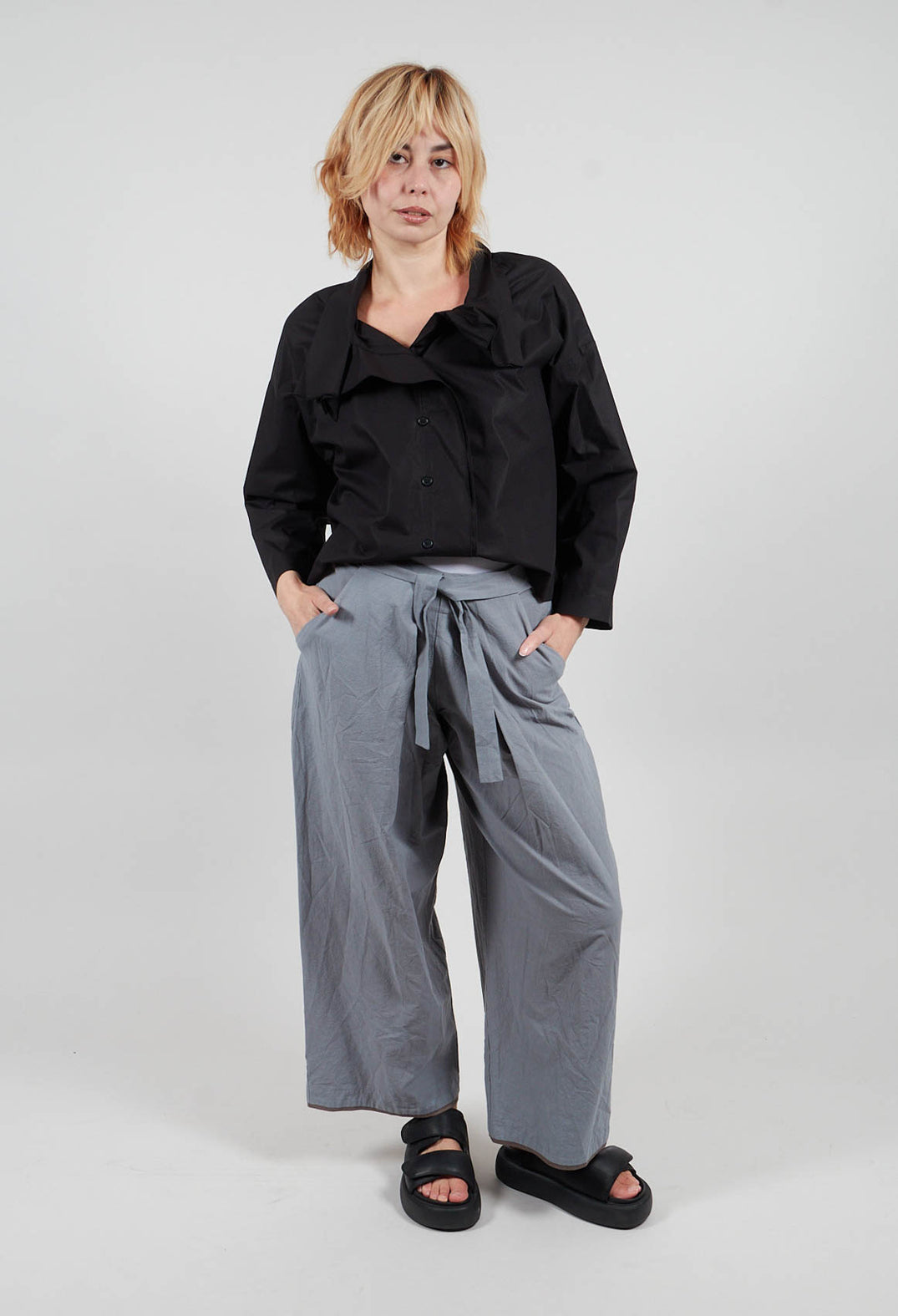 Wide Leg Trousers with Tie Waist in Vernil