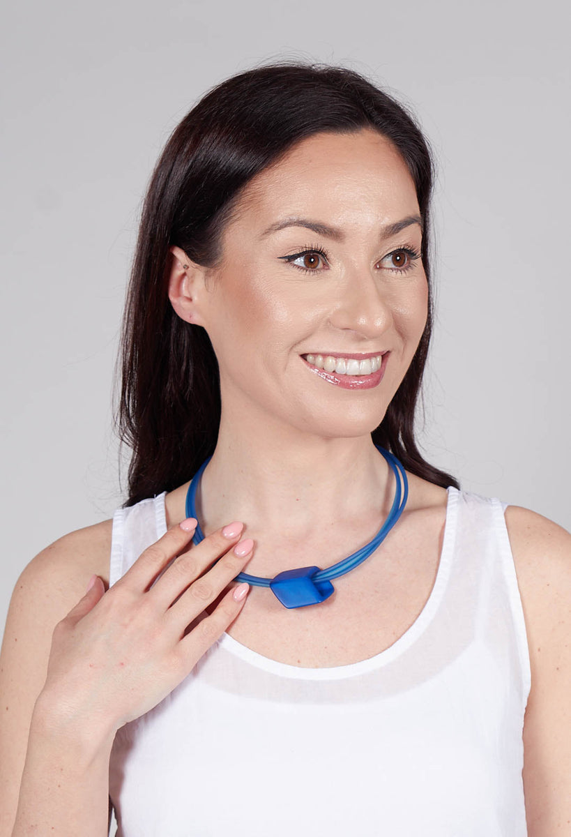 PVC Choker with Resin Square Bead in Blue – Olivia May