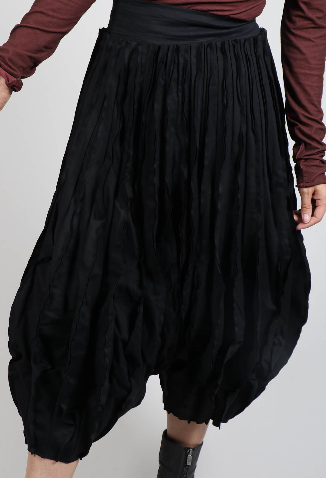 Pleated Trousers in Black