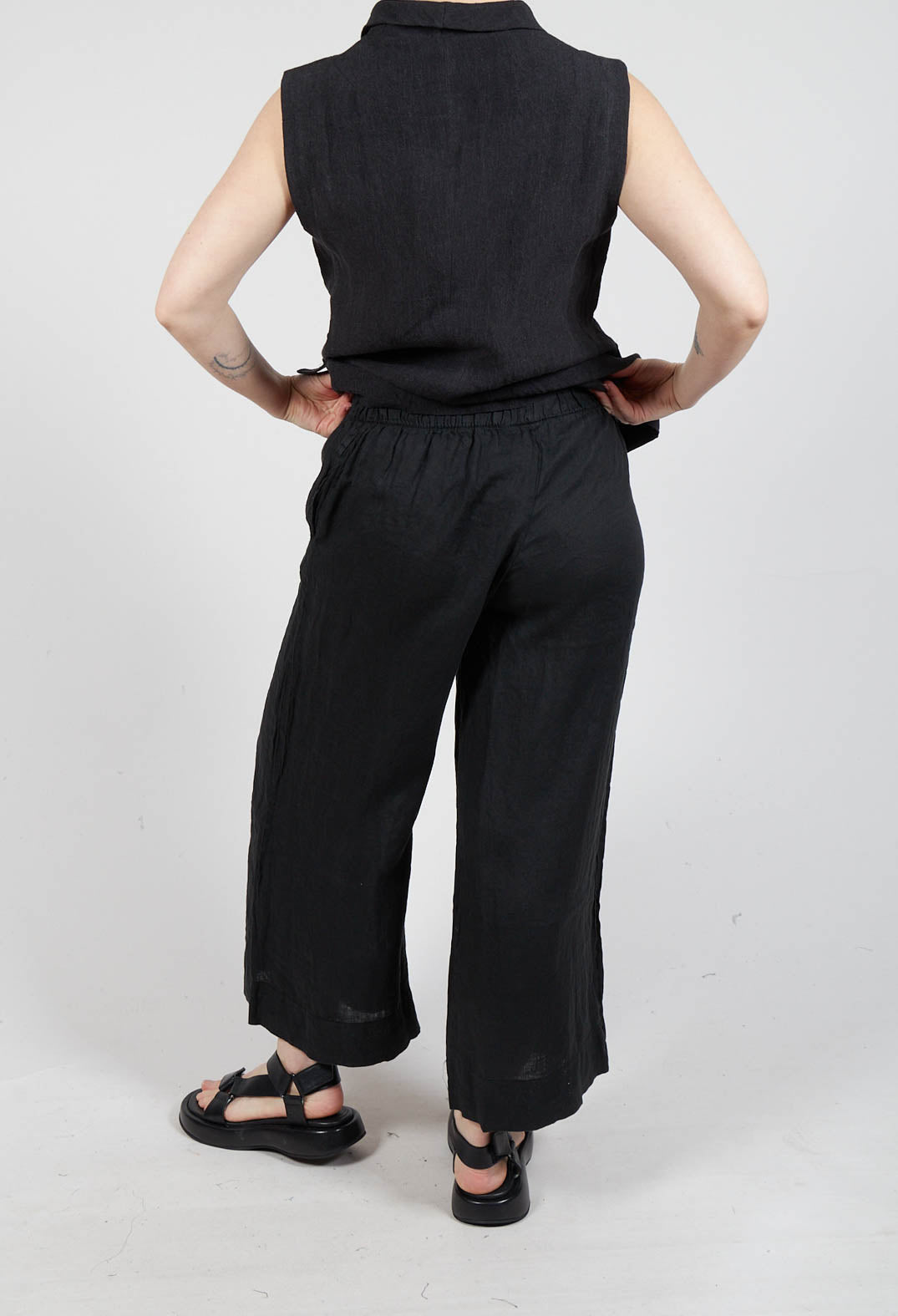 Pollo L Trousers in Nero