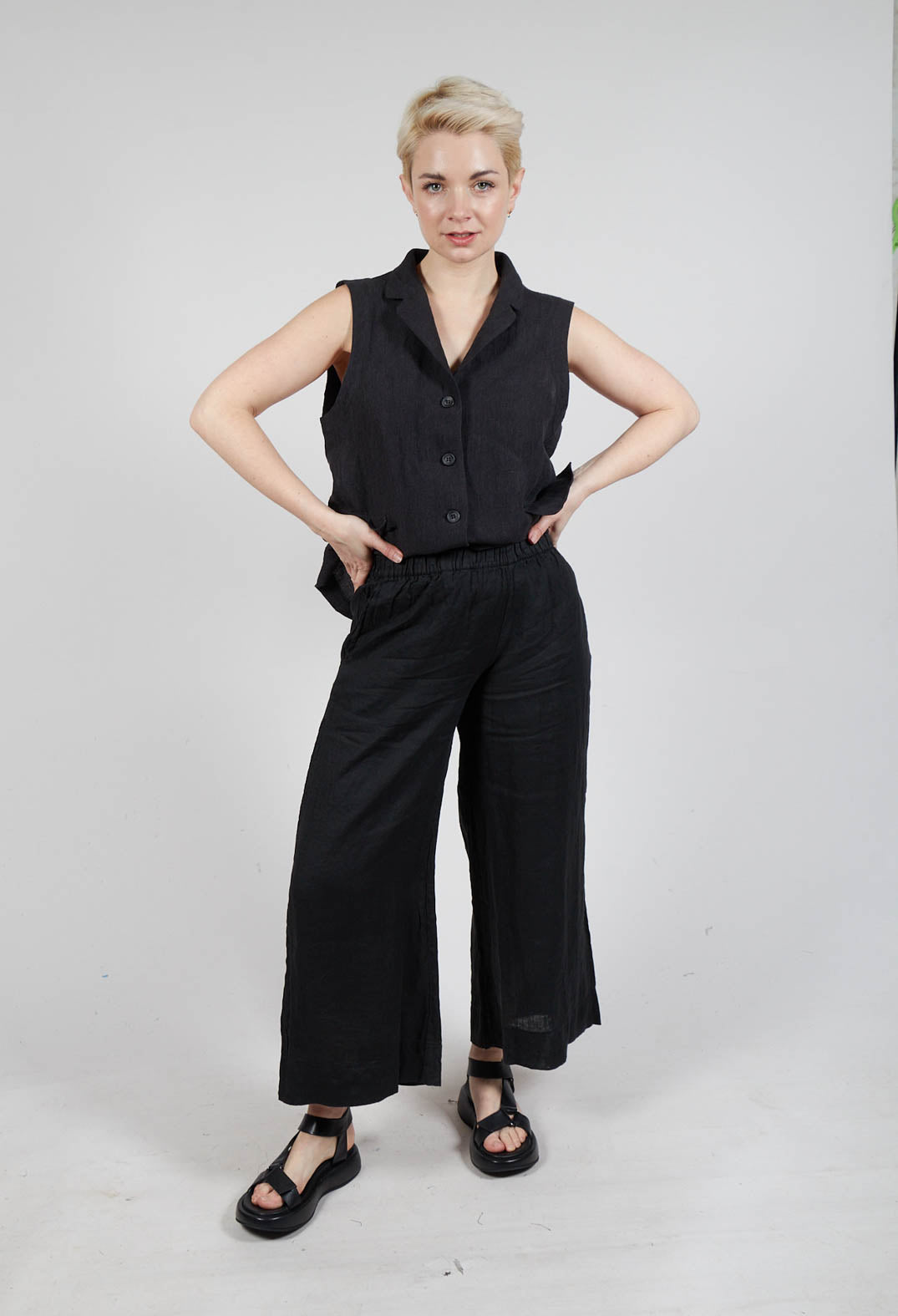 Pollo L Trousers in Nero