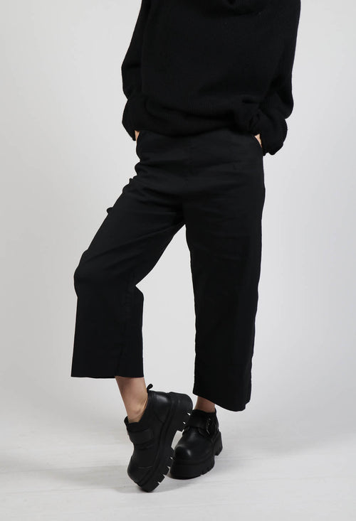 Pull On Ankle Cropped Trousers in Black