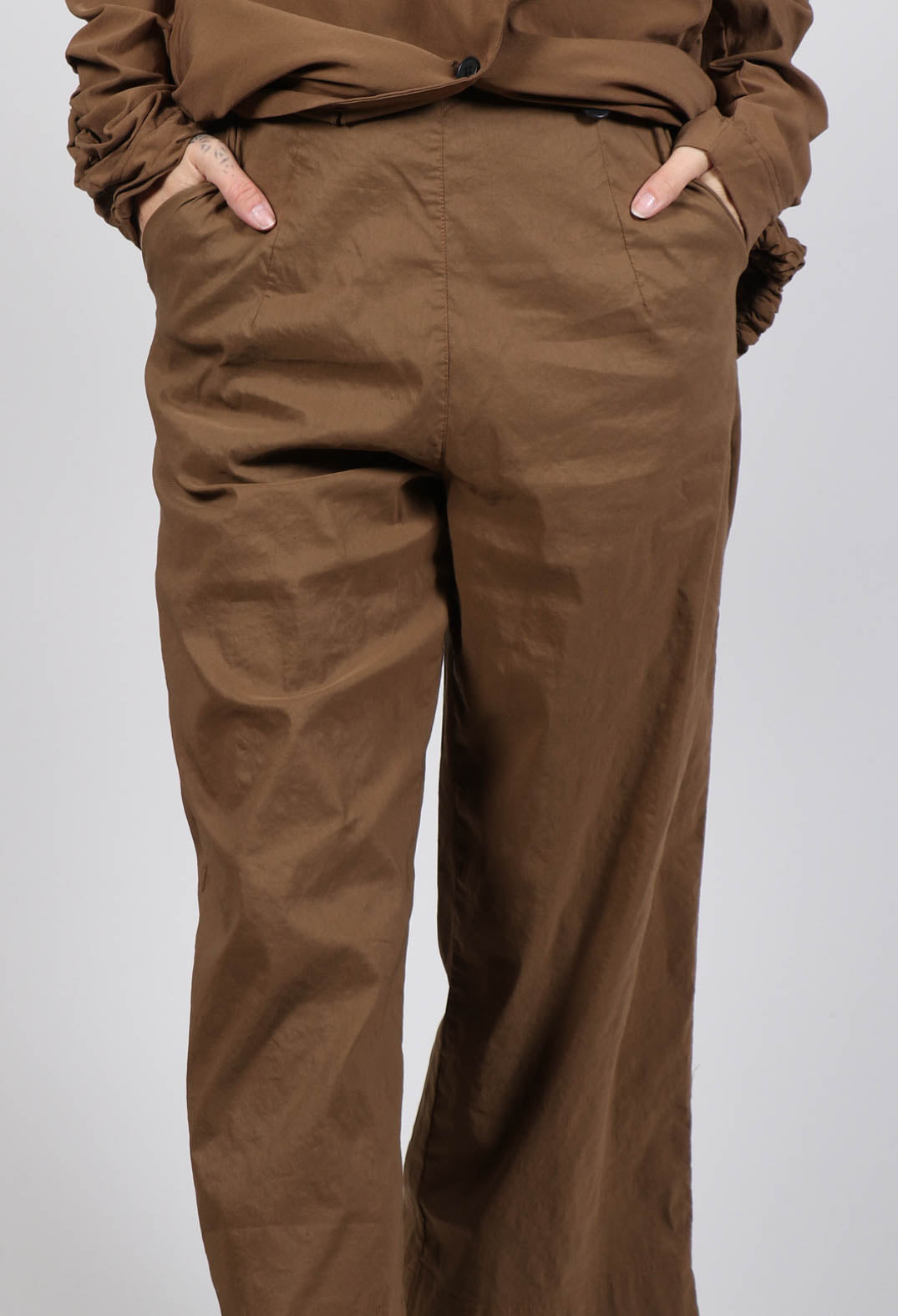 Pull On Ankle Cropped Trousers in Bronze
