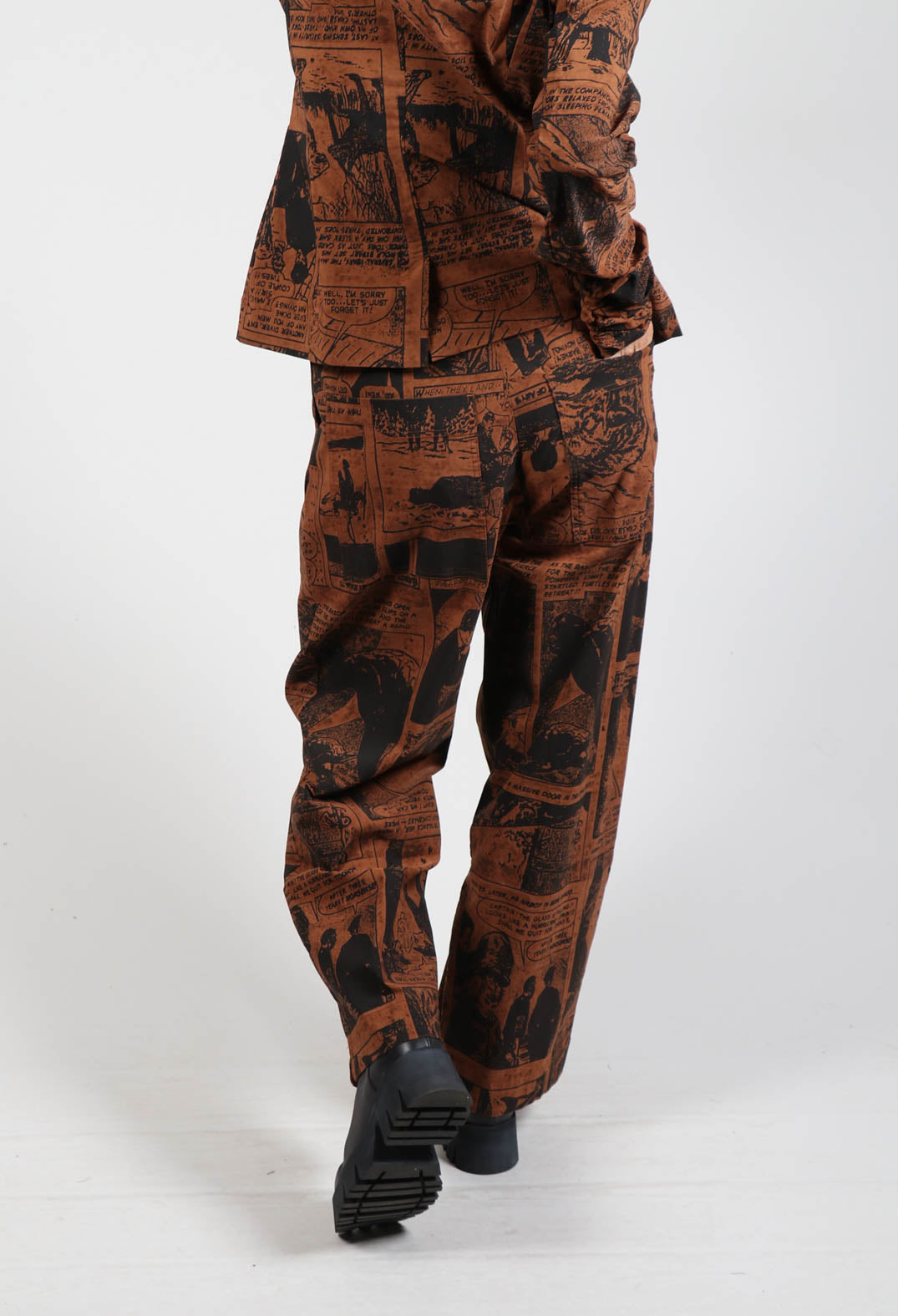 Pull On Relaxed Fit Trousers in Brick Comic