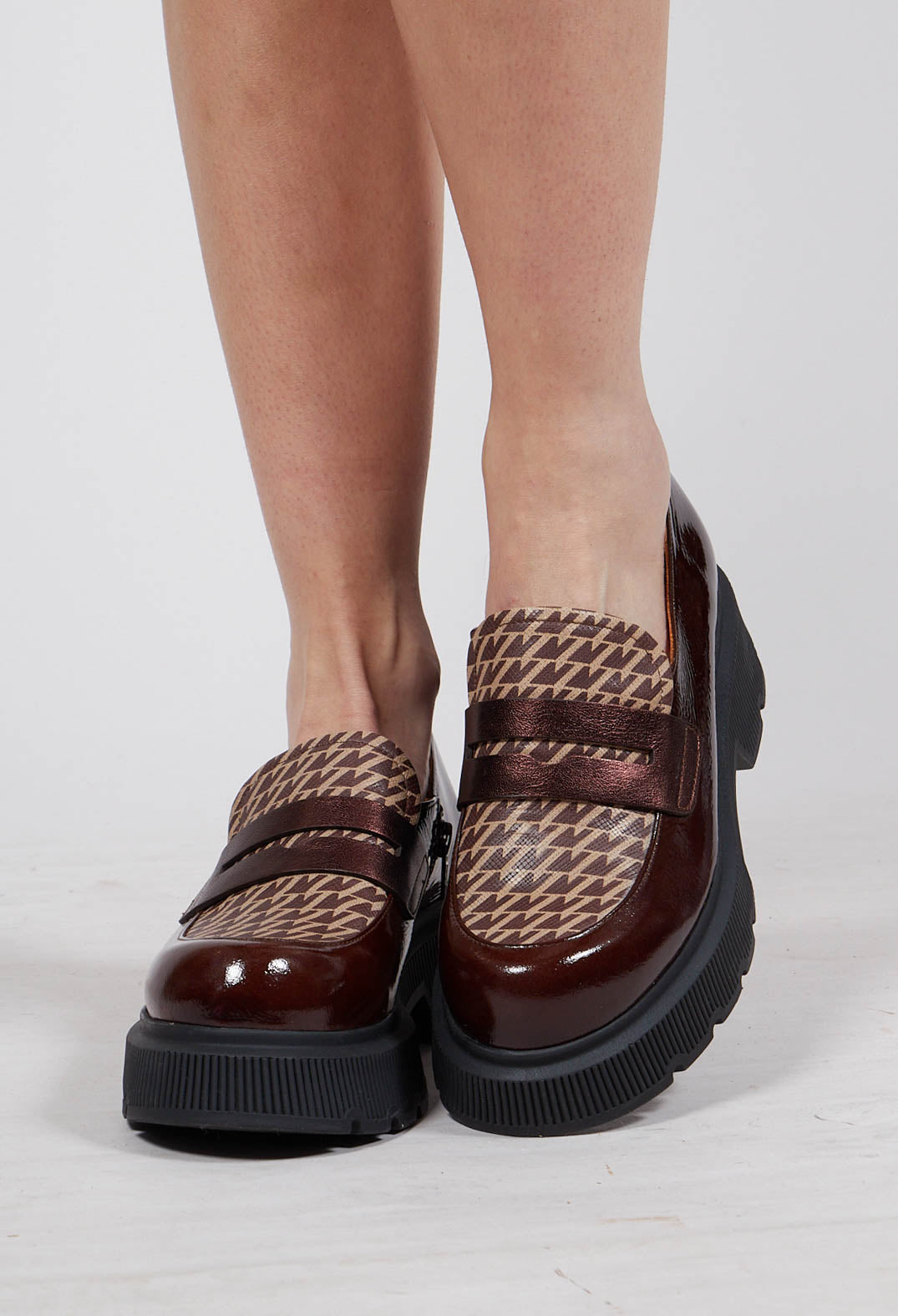 Quazula Chunky Loafer in Café