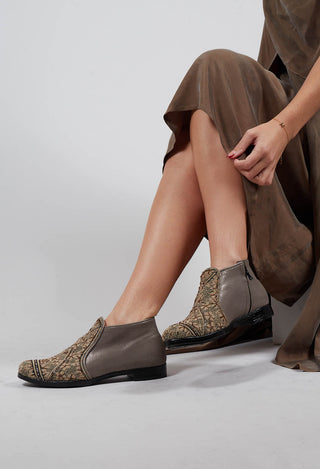 Queen Neva Boot in Caviar Silver Dante