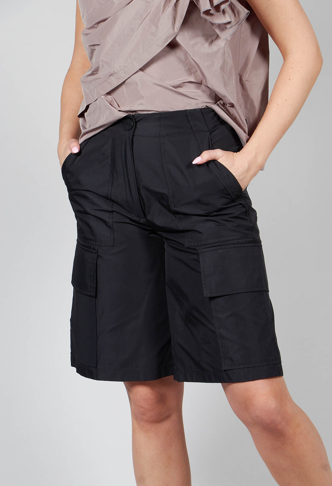 RAIN1 Shorts in Black