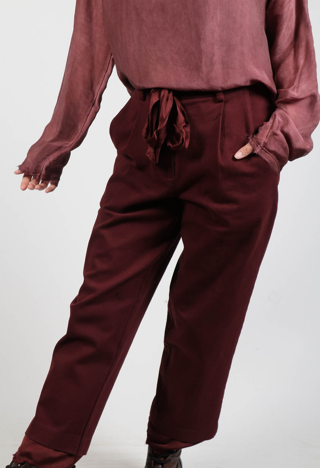 Raw Edge Beleted Trousers in Raso Sangue