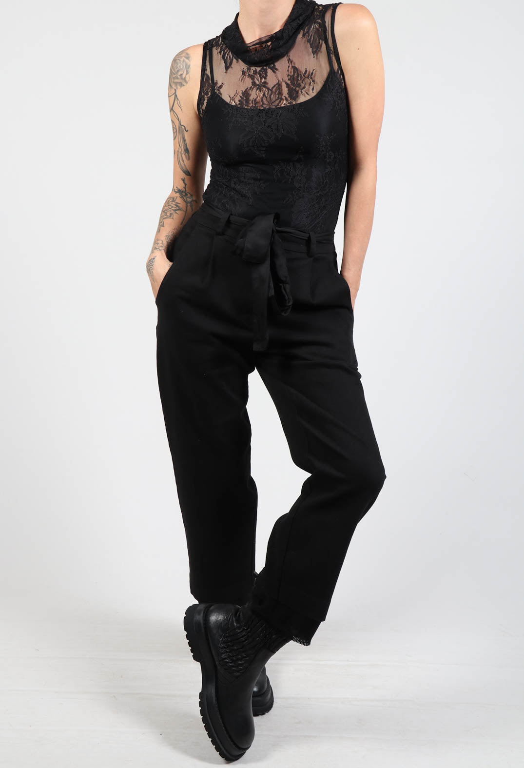 Raw Edge Belted Trousers in Raso Nero
