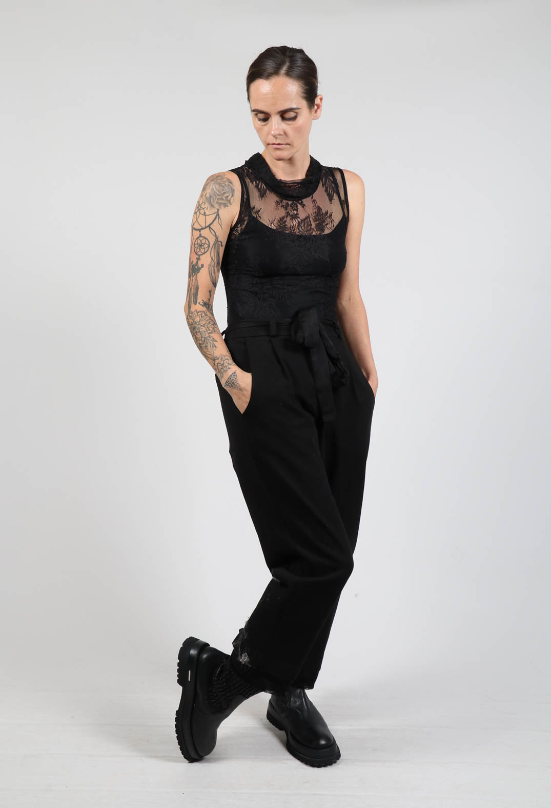 Raw Edge Belted Trousers in Raso Nero