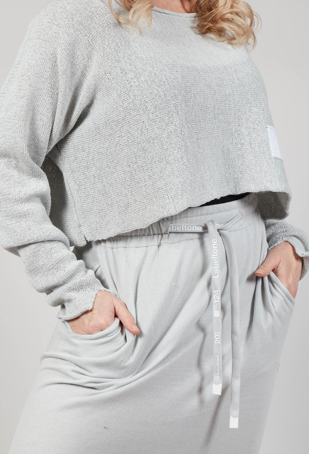 Relaxed Cropped Jumper in Grey Print