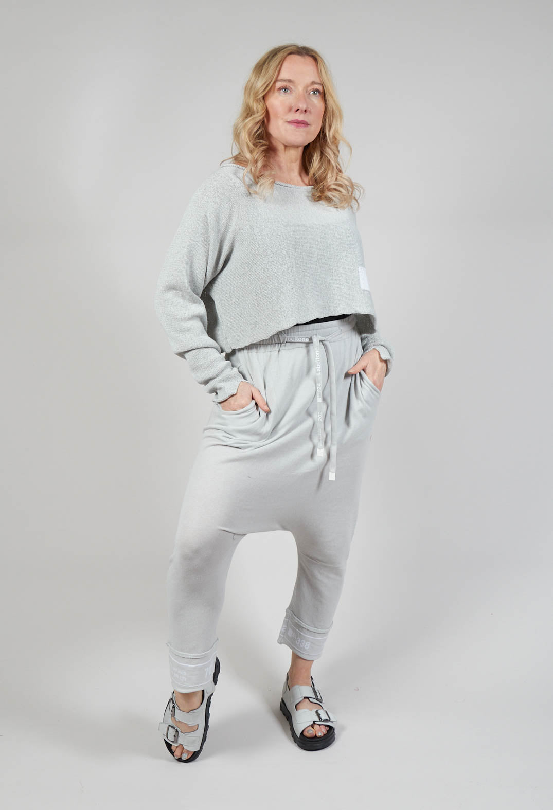Relaxed Cropped Jumper in Grey Print