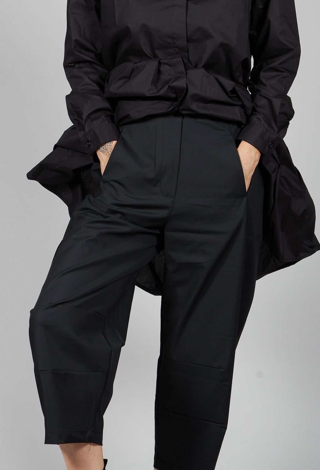Rolled up Capri Trouser in Black