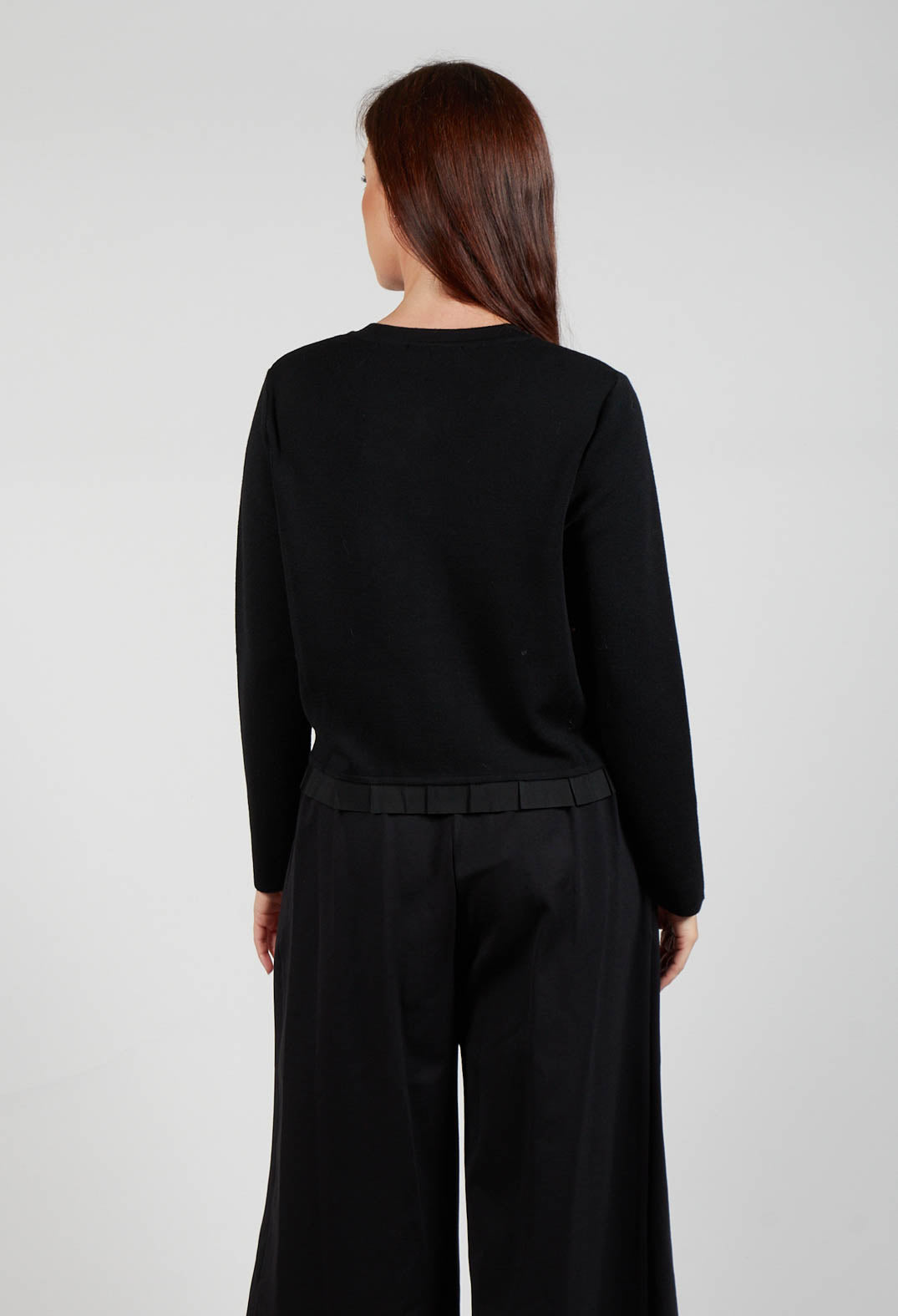 Round Neck Cardigan with Pleated Hem in Nero