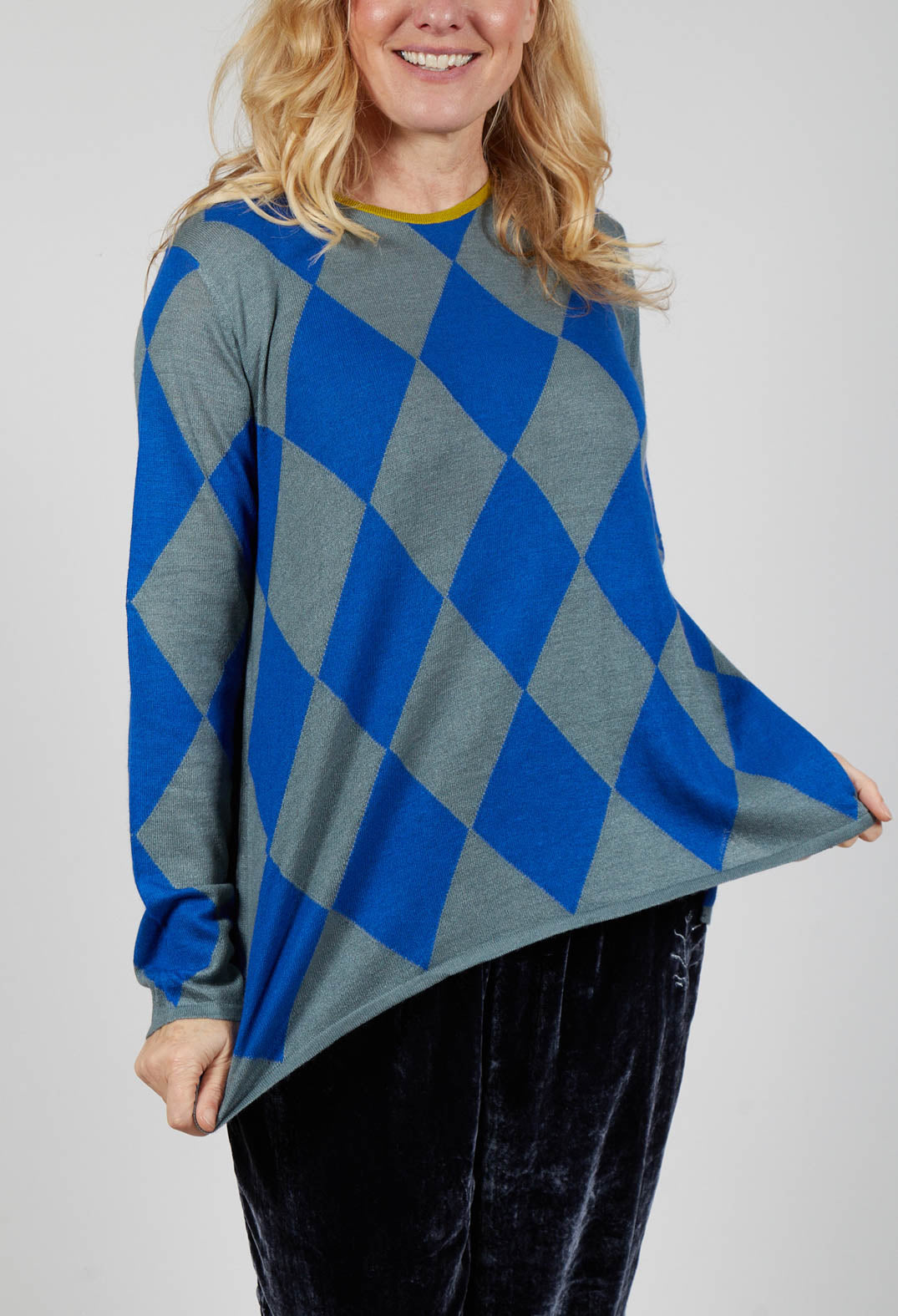Round Neck Top in Coal Amparo Blue