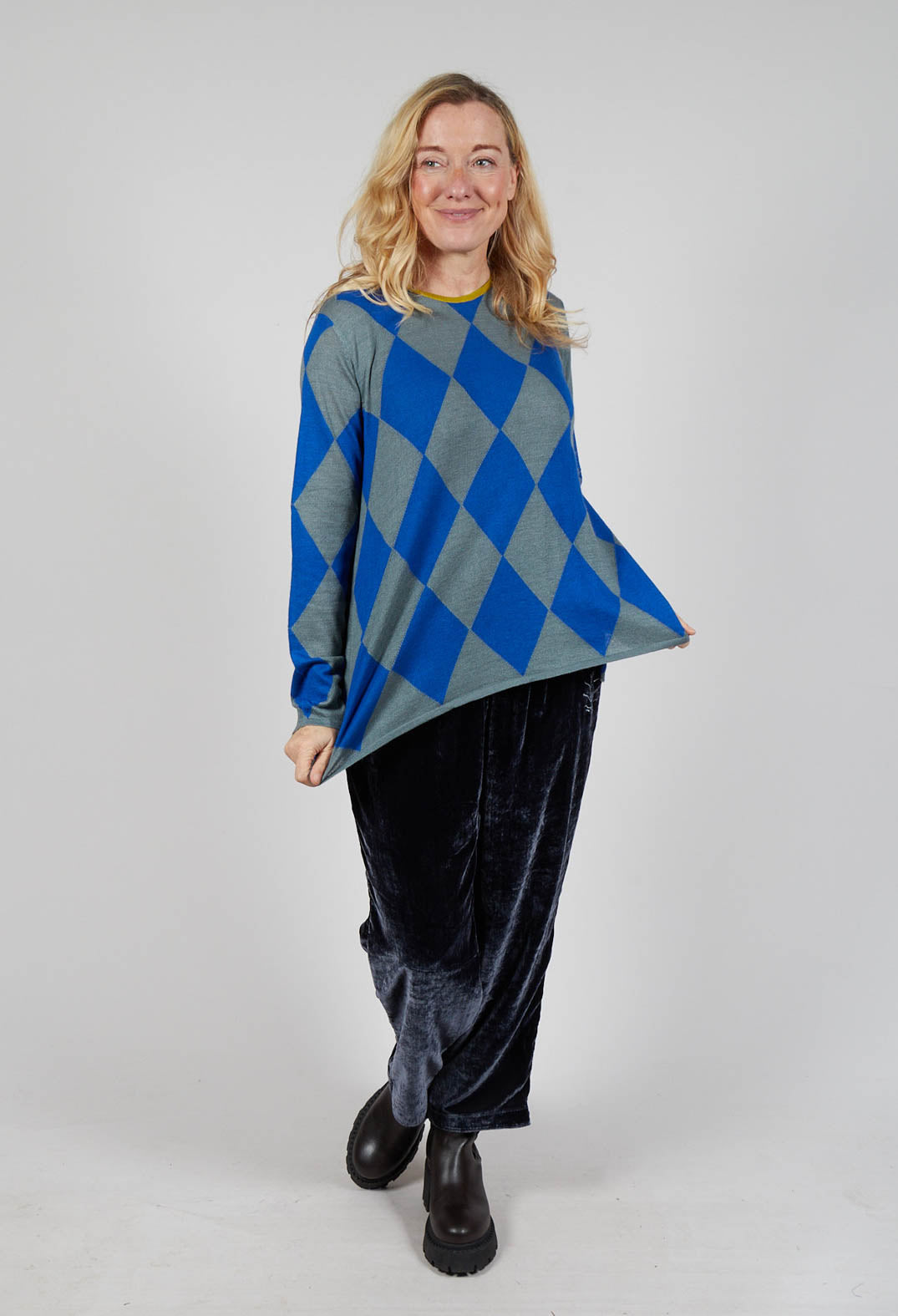 Round Neck Top in Coal Amparo Blue