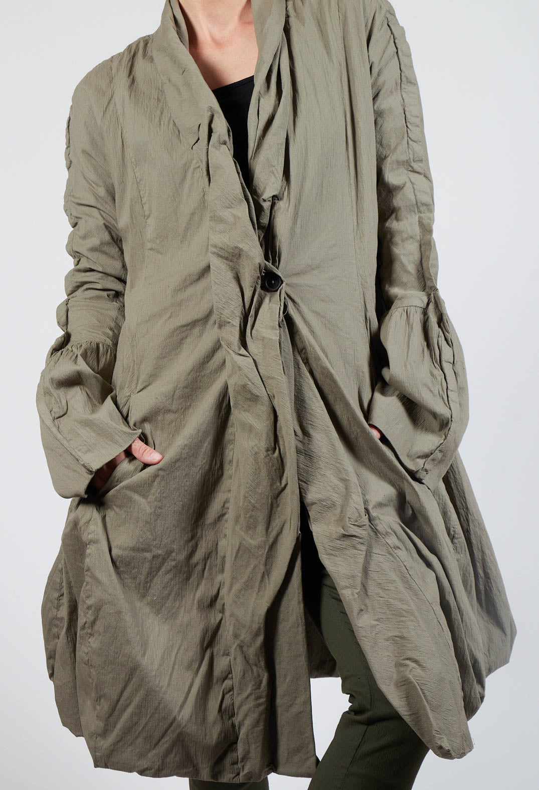 Ruched Fabric Collar Coat With Statement Sleeves in Schilf