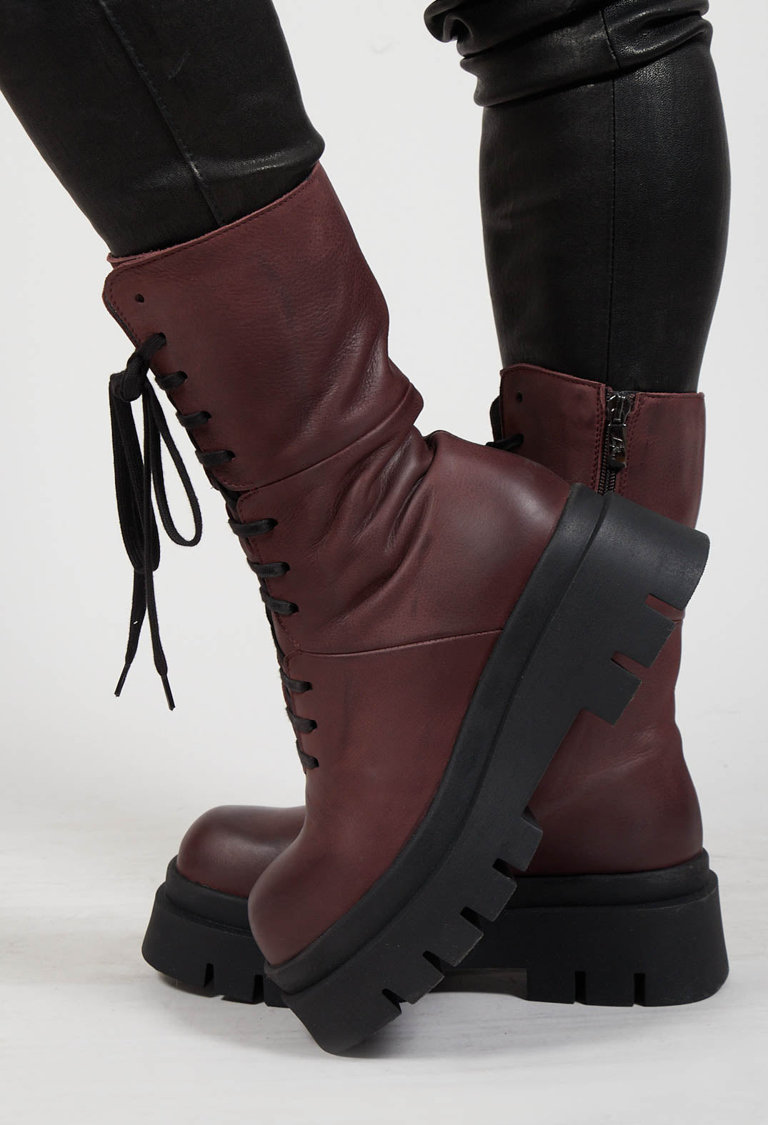 Front Lace Up Boots in Gasoline Melanzana