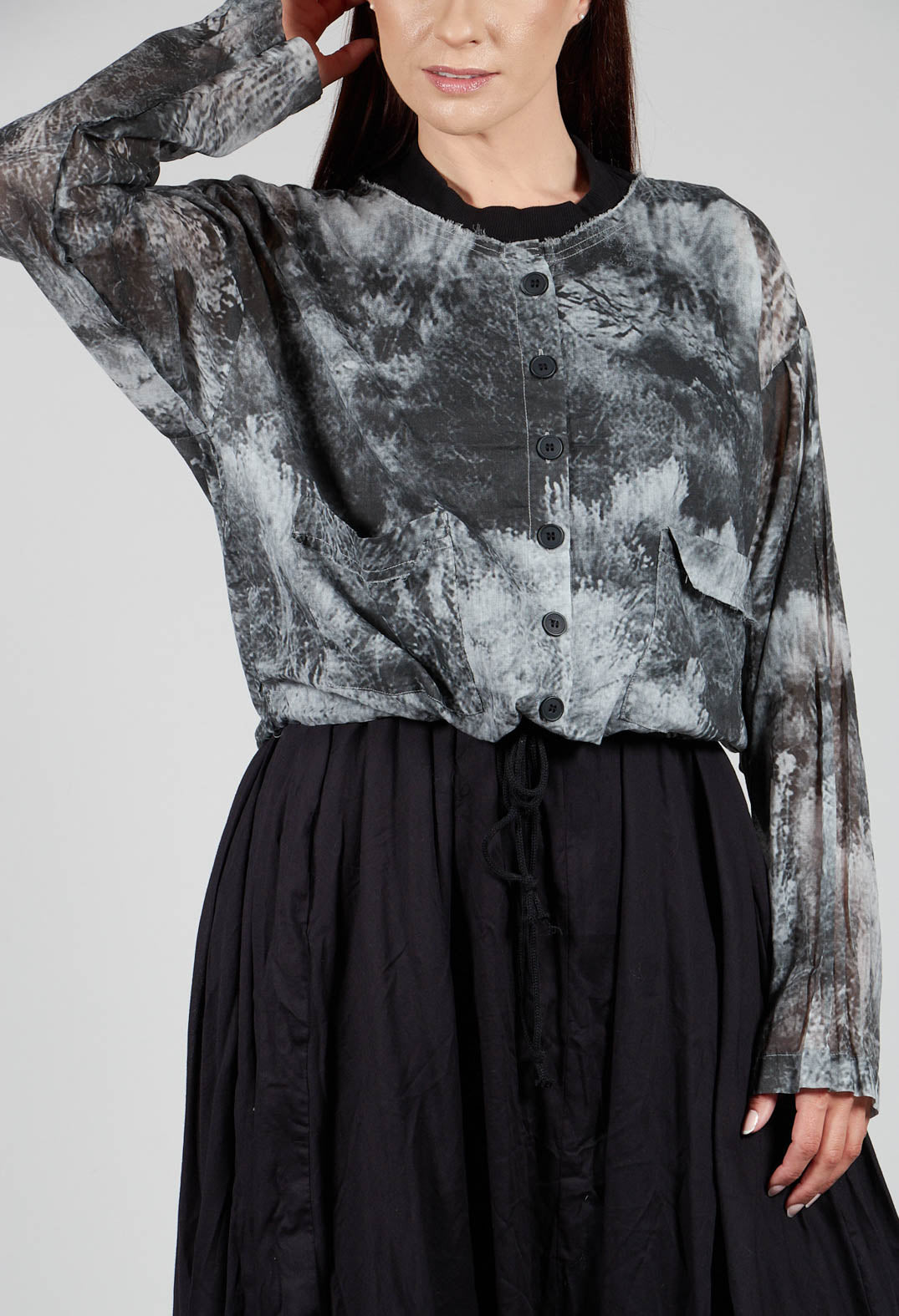 Cropped Shirt in Steppe Black