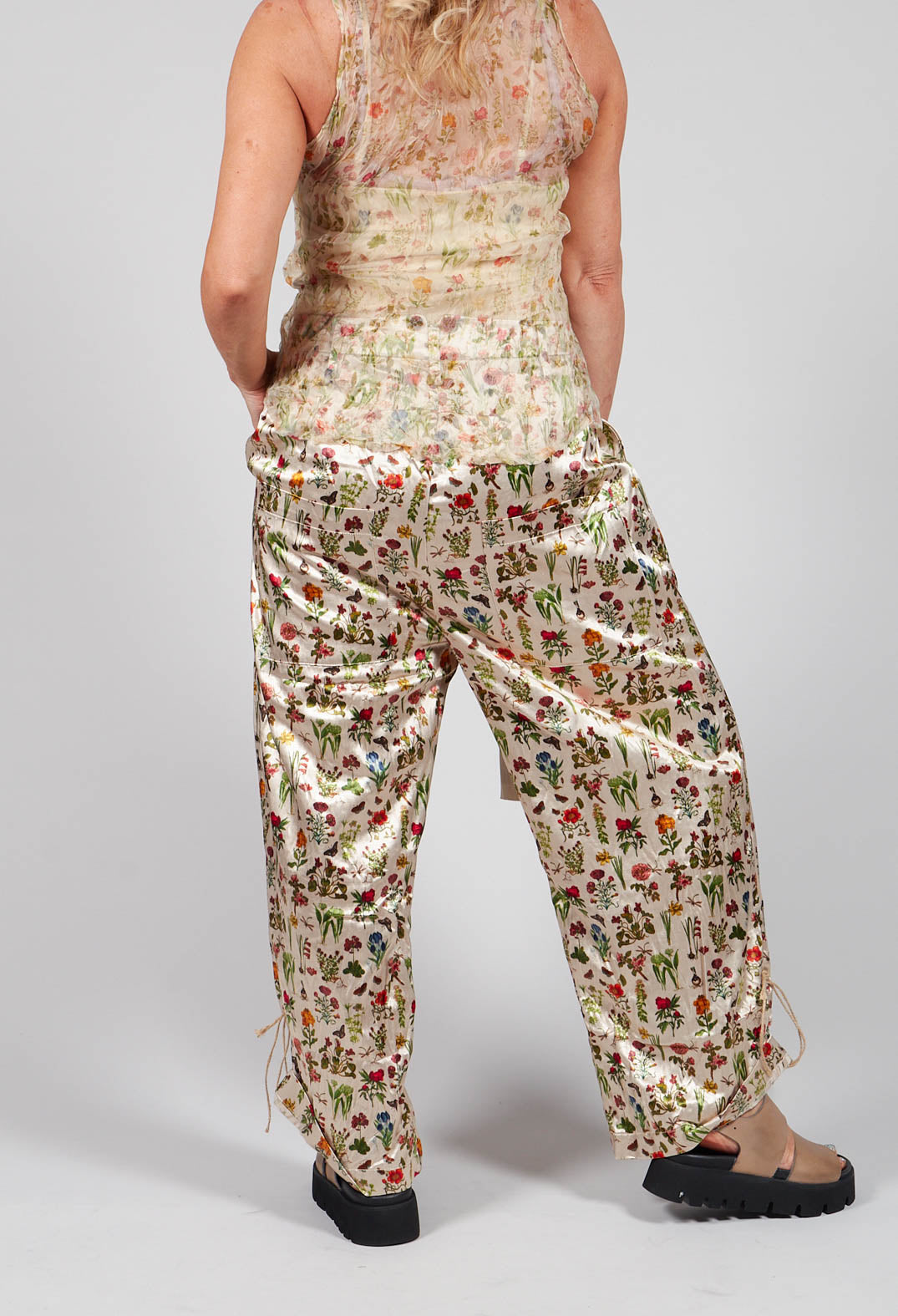 Cropped Trousers in Petite Fleurs