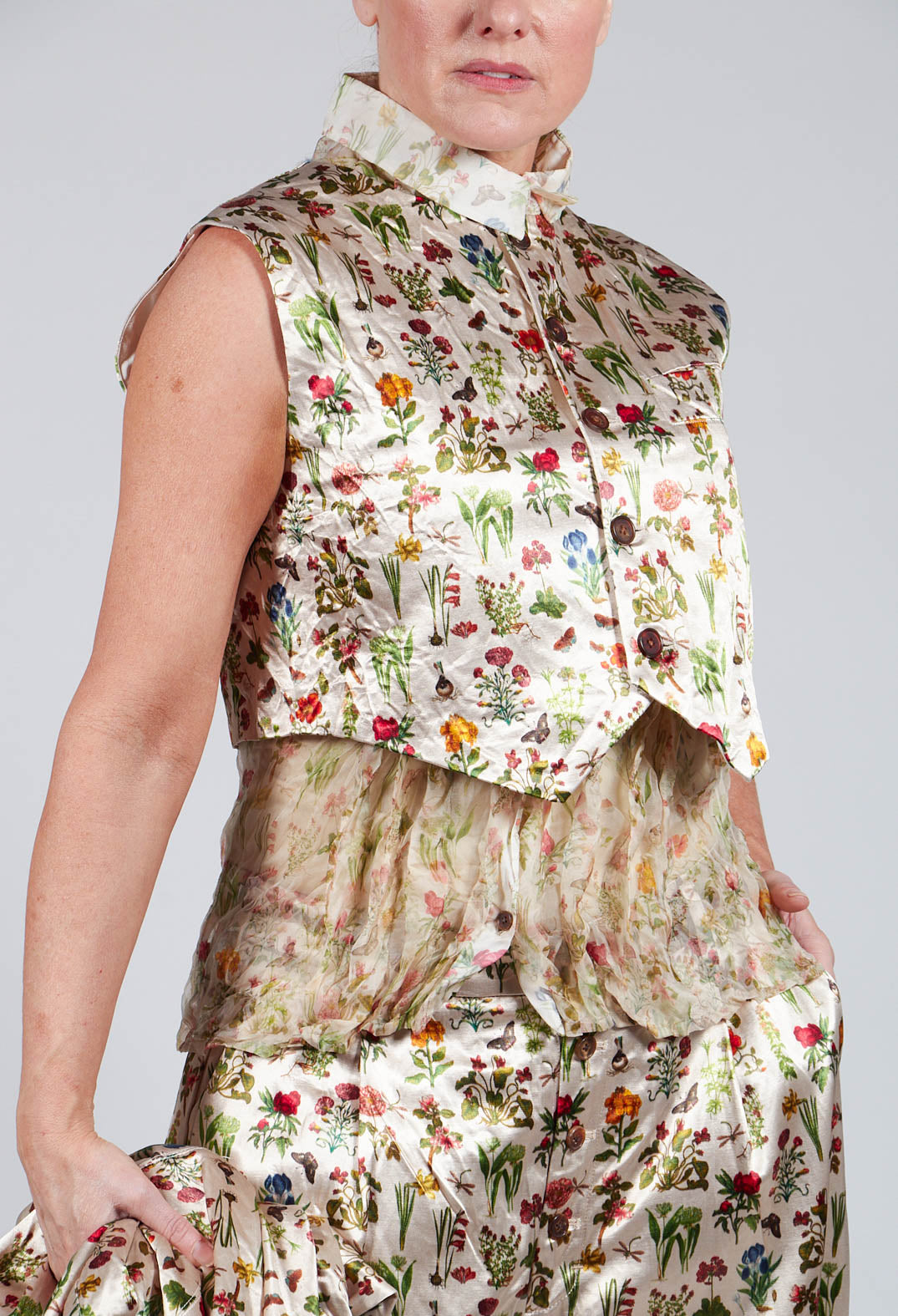 Cropped Waistcoat in Petite Fleurs