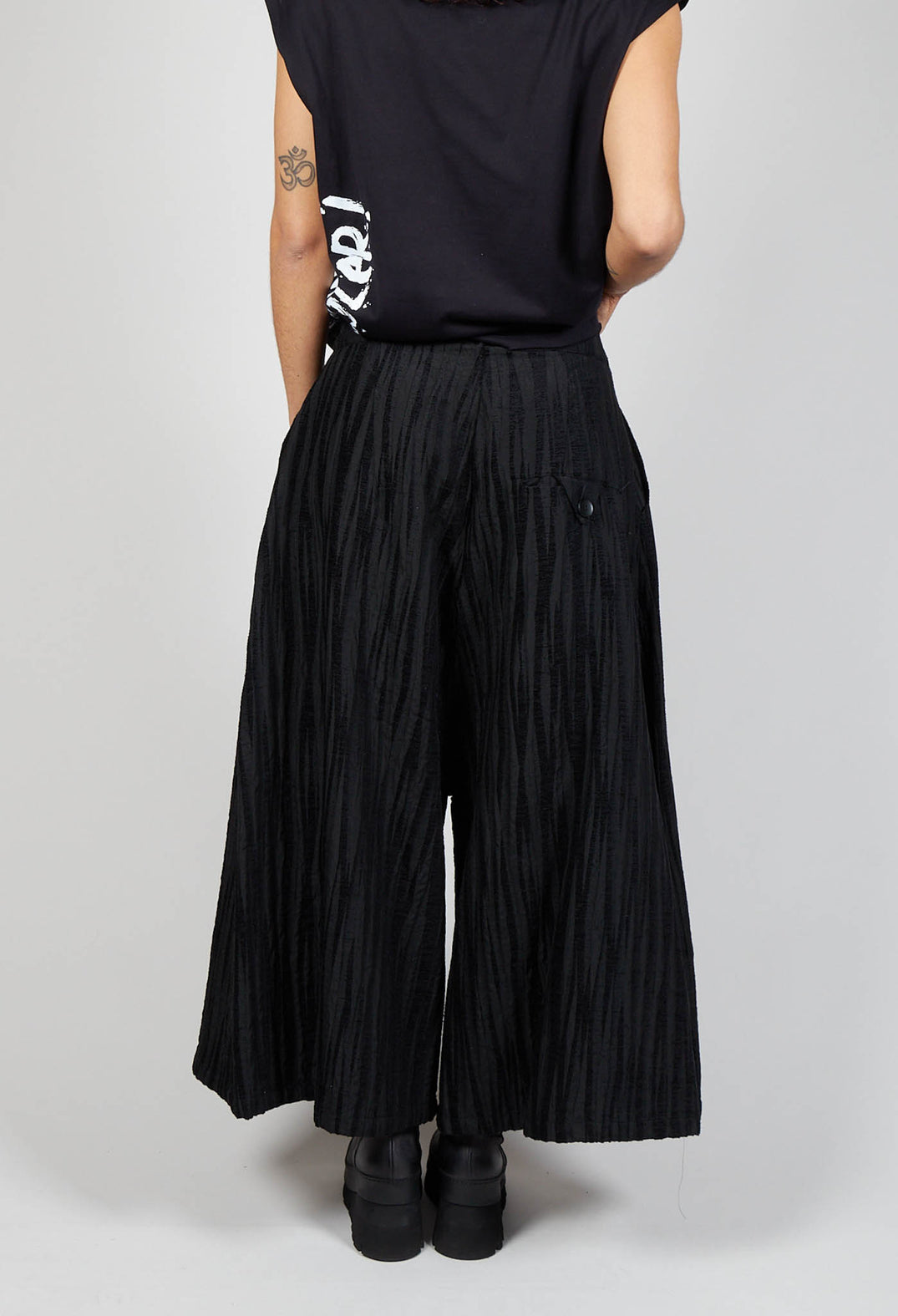 Textured Wide Leg Trousers in Black