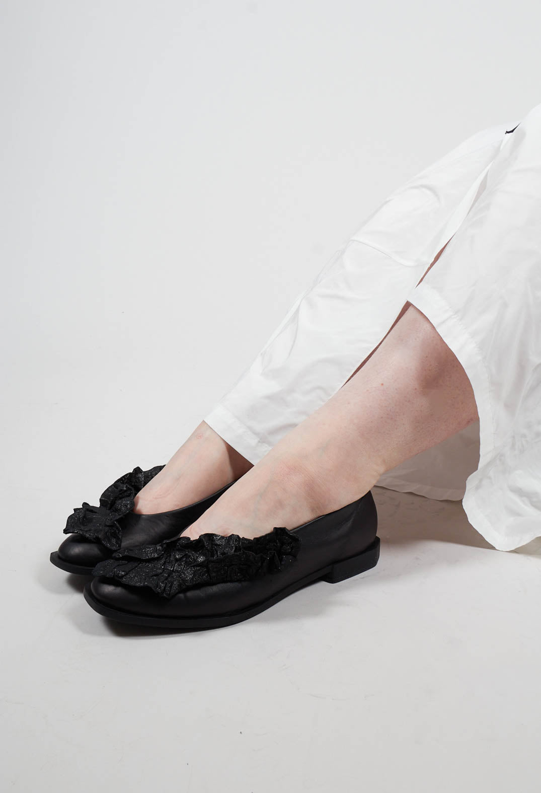 Sansa Flat Shoes in Black