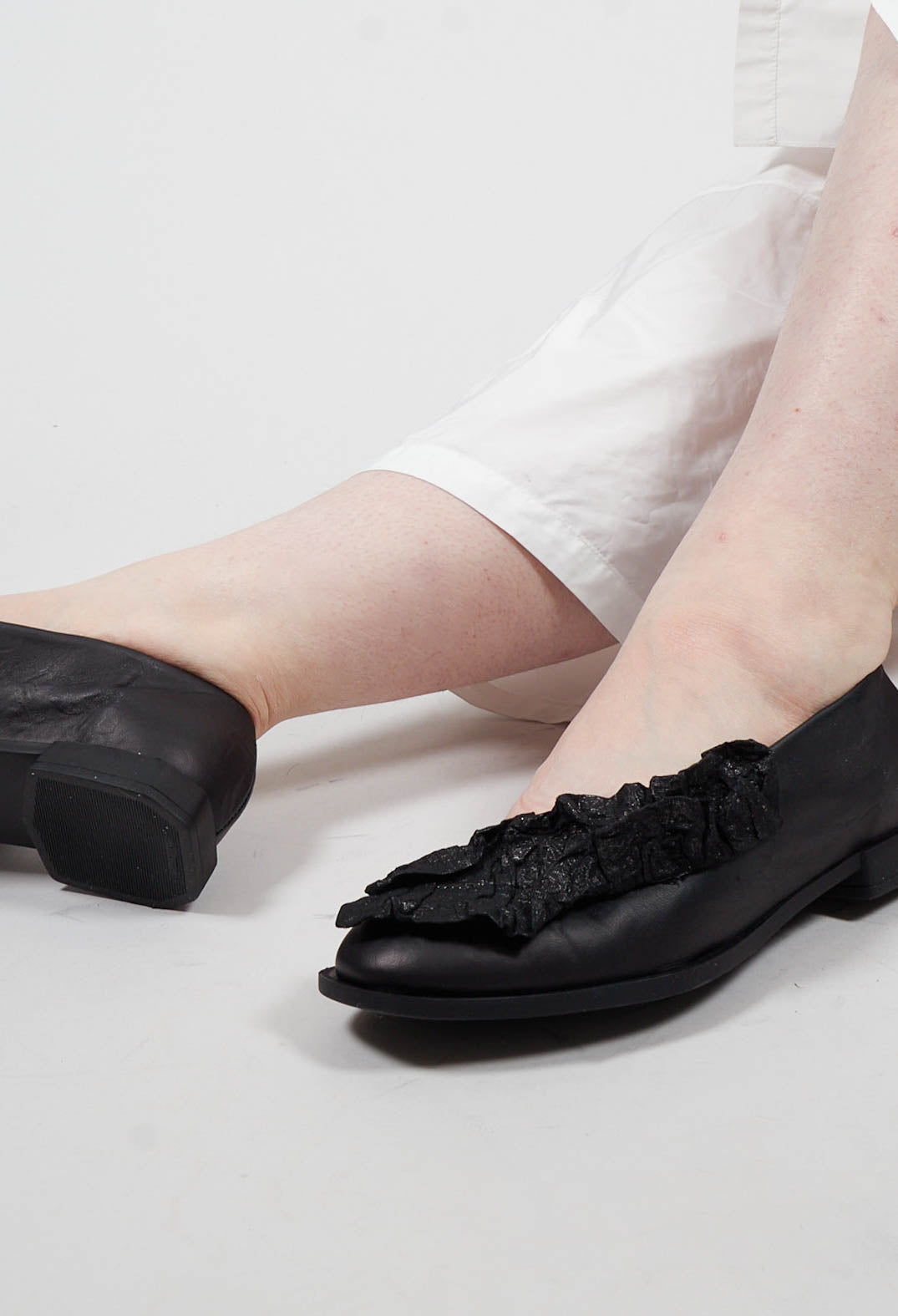 Sansa Flat Shoes in Black