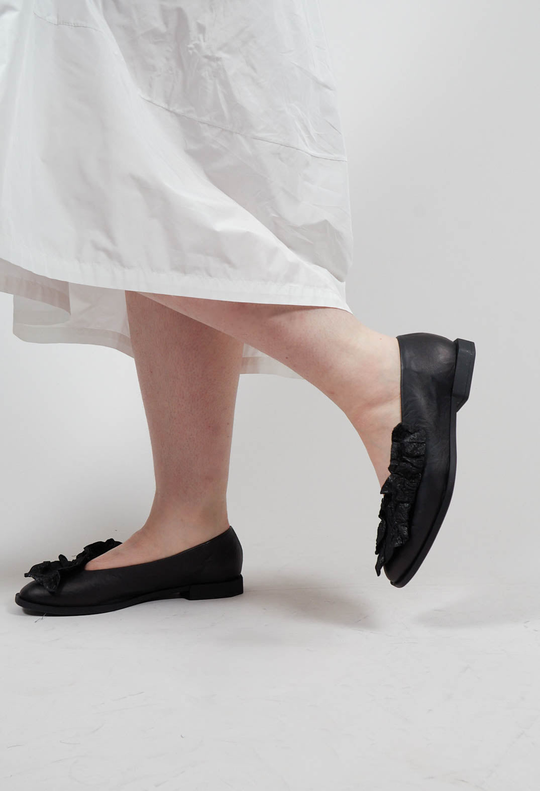 Sansa Flat Shoes in Black