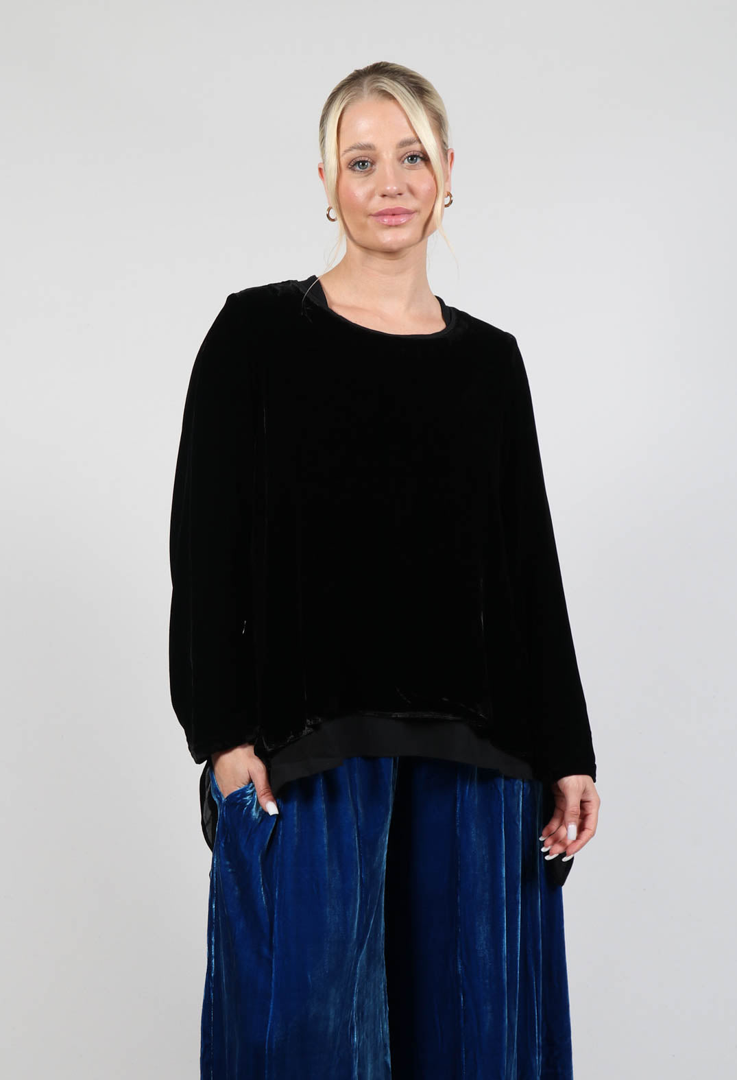 Sevda Top in Black