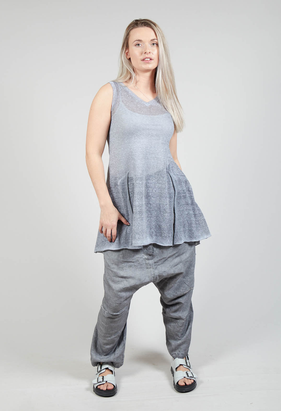 Sheer Vest in C.Coal 70% Cloud