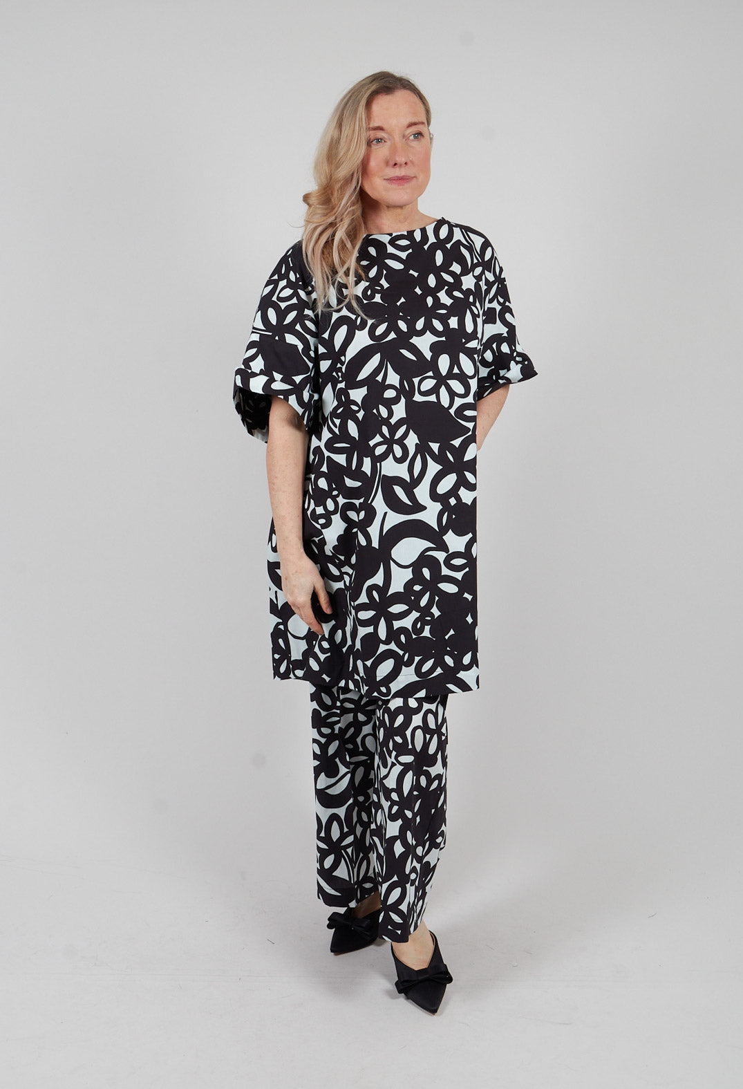 Shift Dress in Off White and Nero