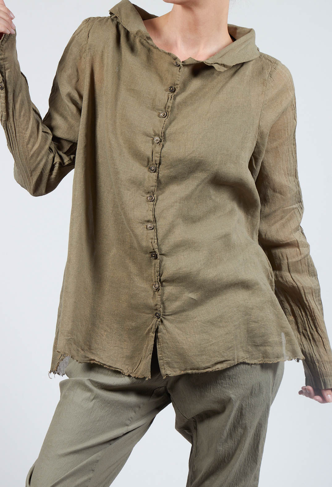 Shimmer Button Up Blouse in Gold Schilf