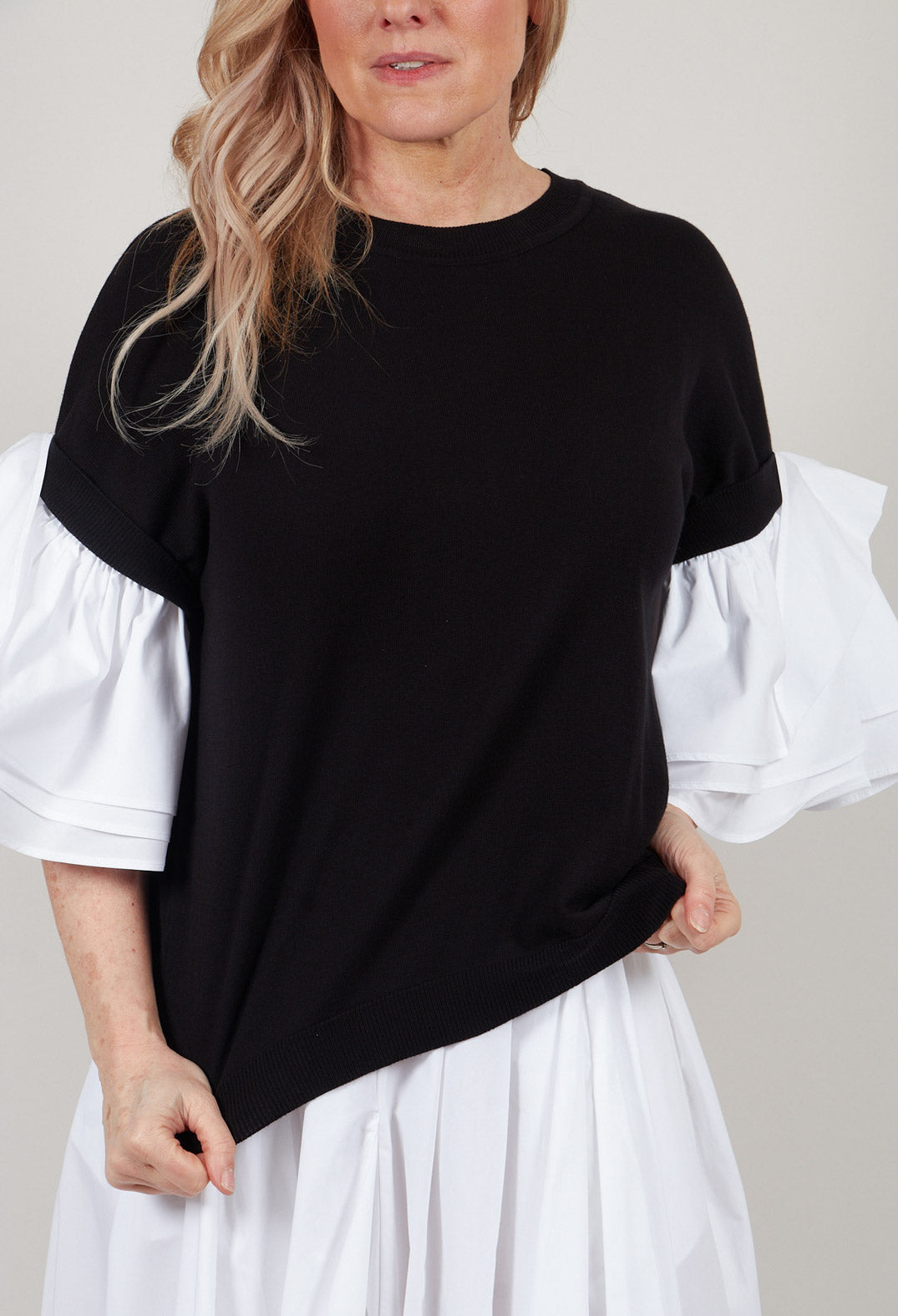 Shirt Sleeve Jumper in Nero and Off White