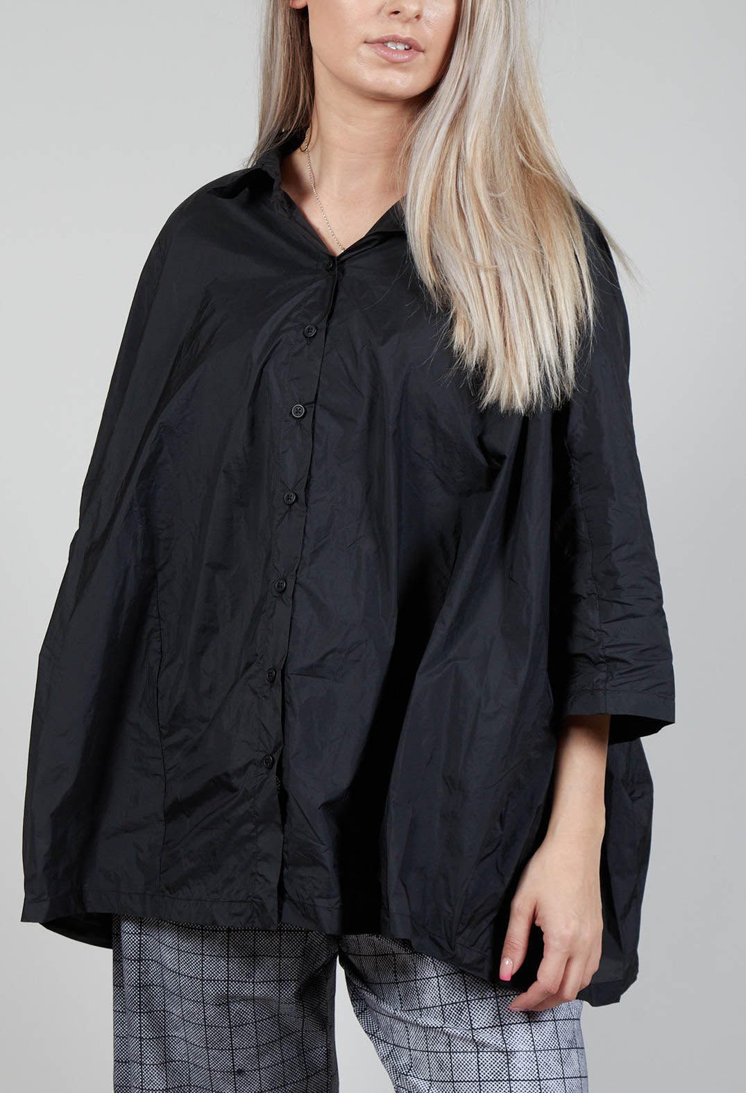 Shirt with Cropped Sleeves in Black